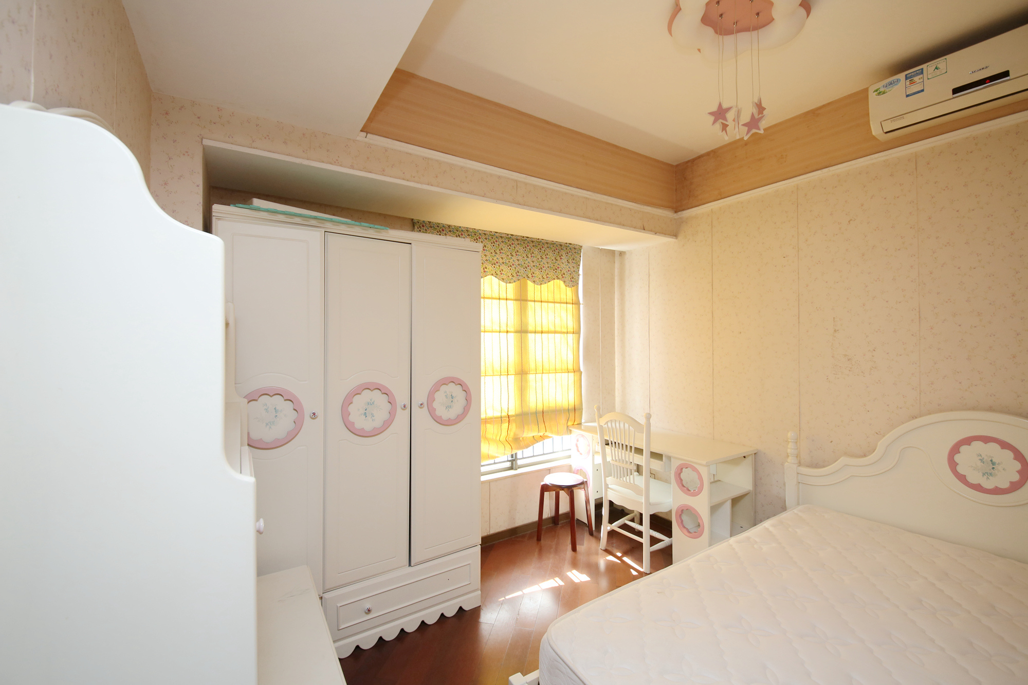 万科金域蓝湾  3室2厅1卫    92.0万卧室