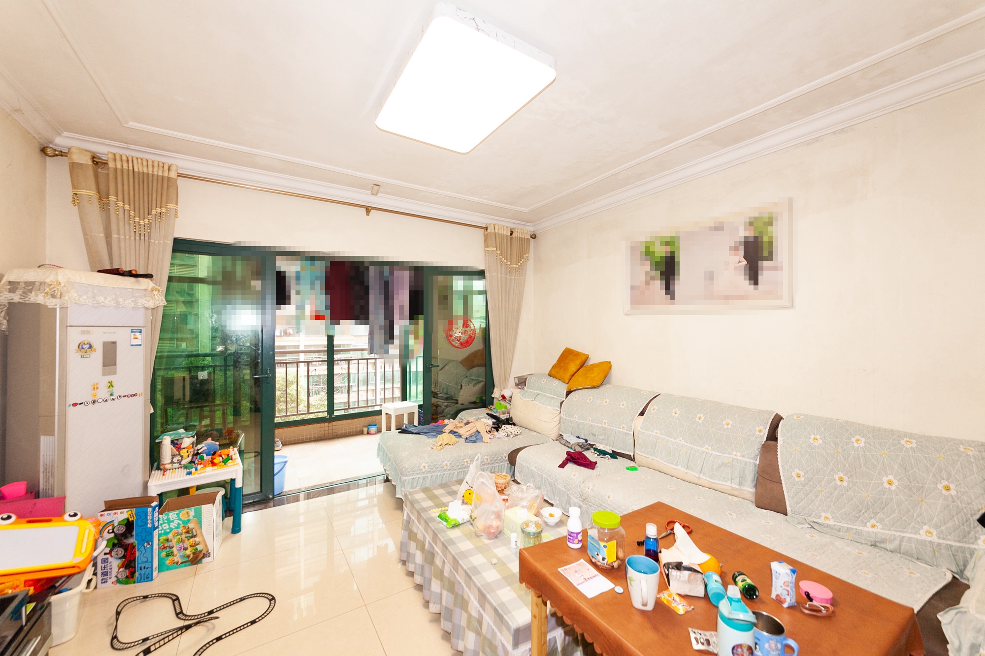 恒大名都  3室2厅2卫    95.0万客厅