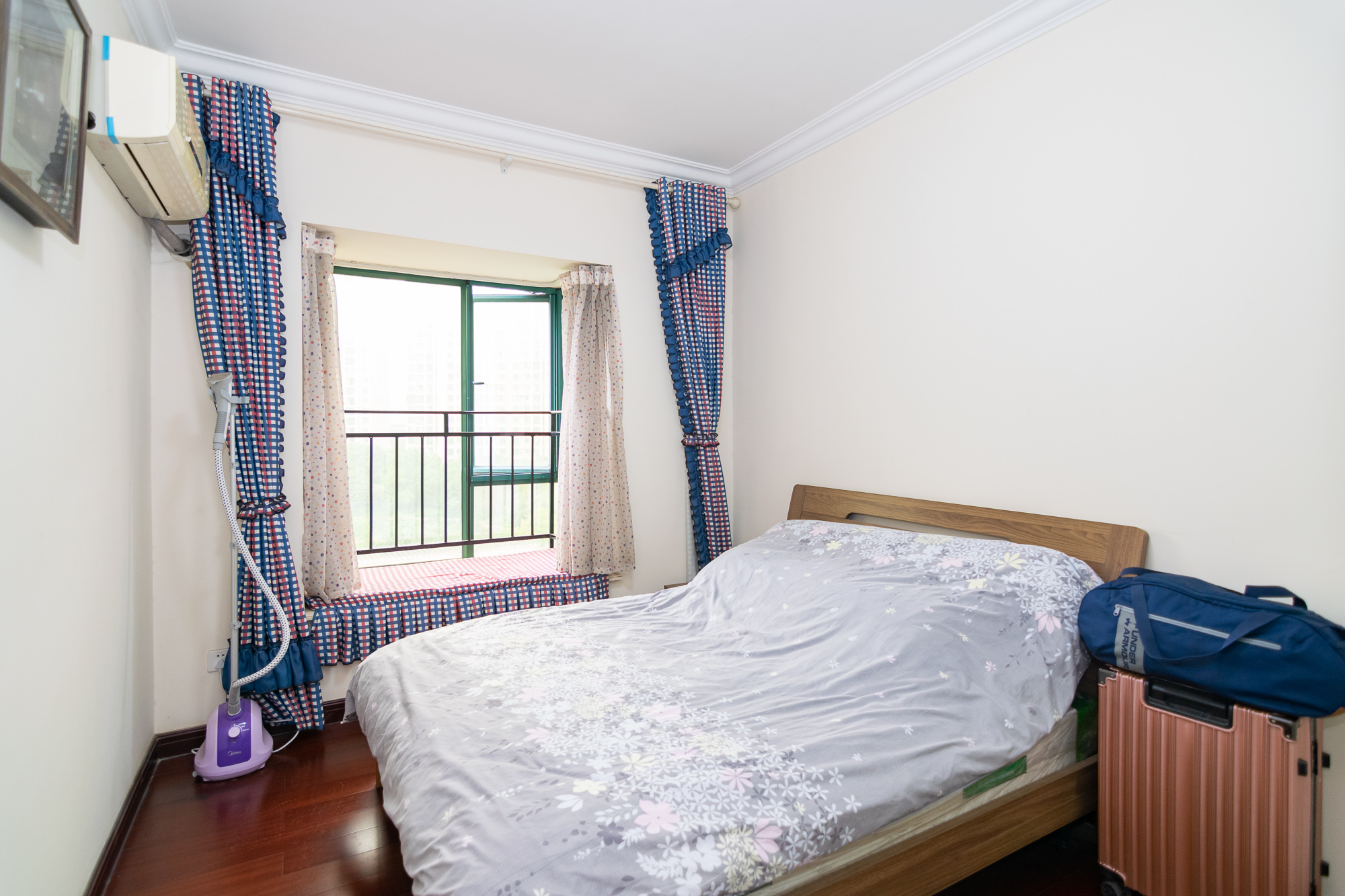 富基世纪公园  4室2厅2卫    62.5万卧室