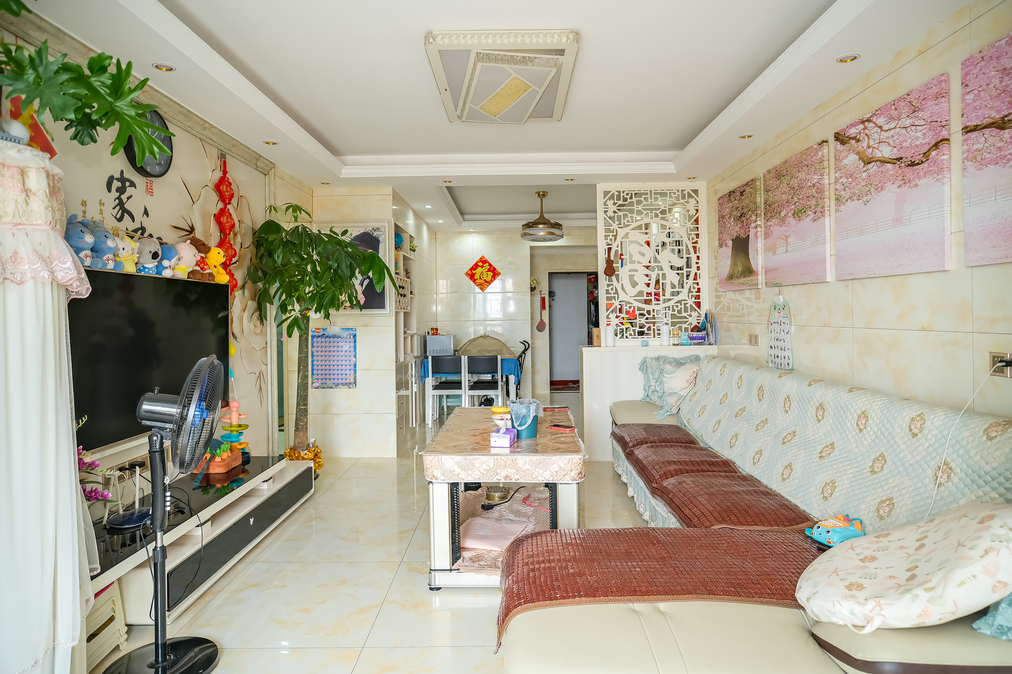 山水湾 3室2厅1卫 82.0万 山水湾 3室2厅1卫 82.0万客厅