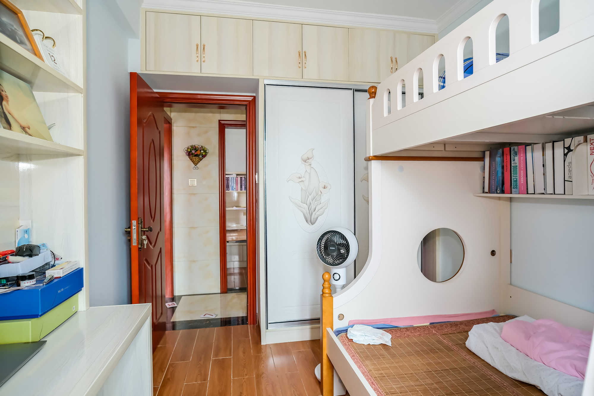 山水湾 3室2厅1卫 82.0万 山水湾 3室2厅1卫 82.0万卧室