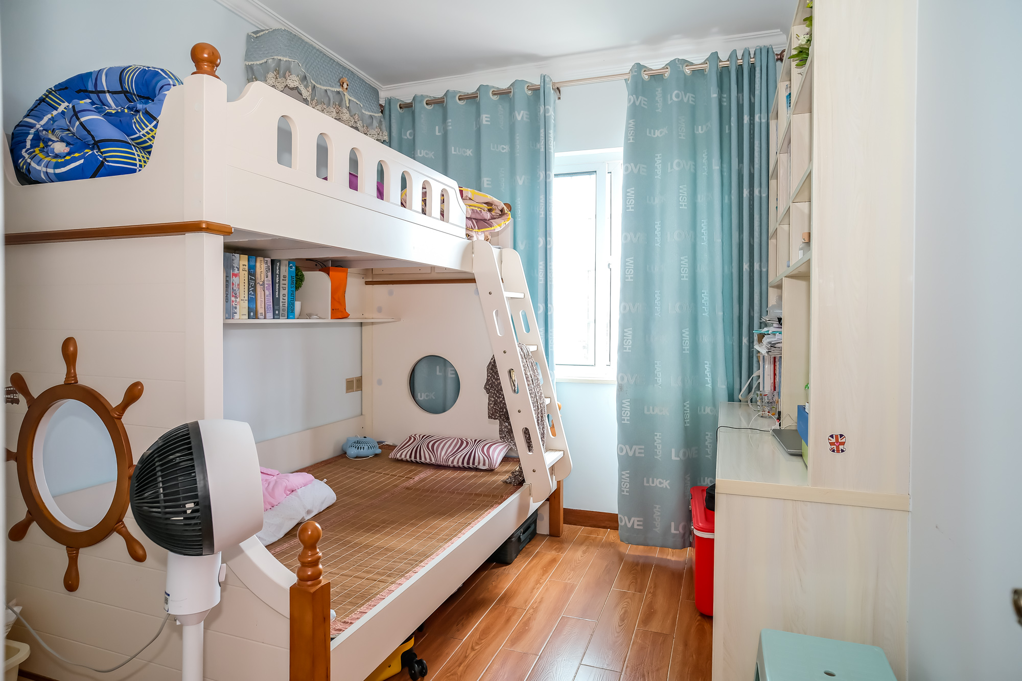 山水湾 3室2厅1卫 82.0万 山水湾 3室2厅1卫 82.0万卧室