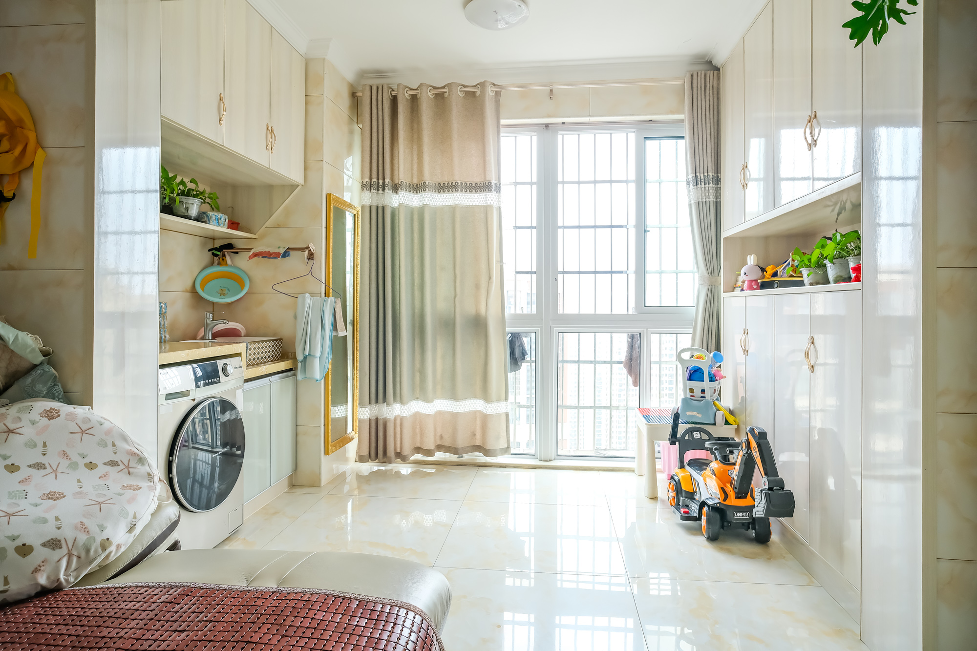 山水湾 3室2厅1卫 82.0万 山水湾 3室2厅1卫 82.0万阳台