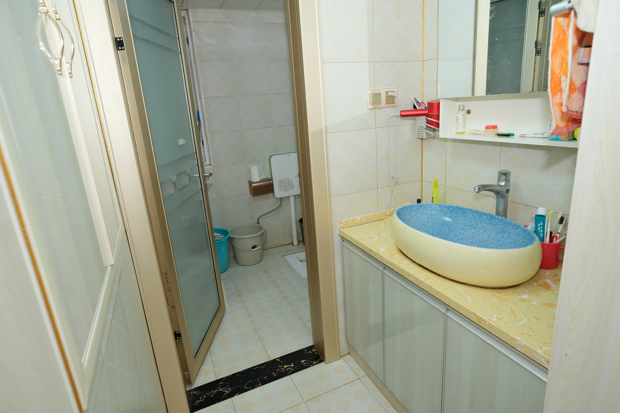 山水湾 3室2厅1卫 82.0万 山水湾 3室2厅1卫 82.0万卫生间