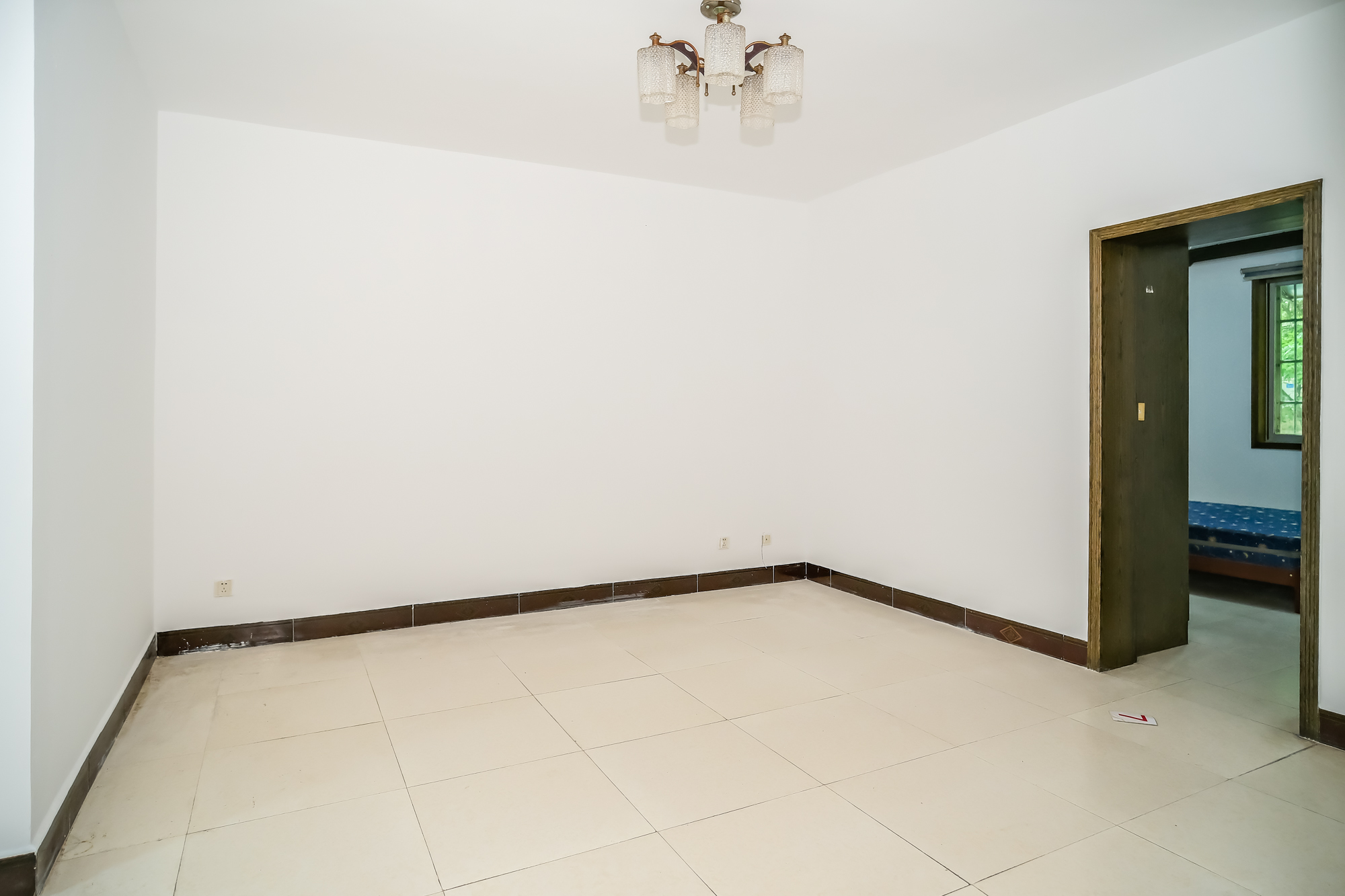 中南汽车世界  2室2厅1卫    42.8万 中南汽车世界  2室2厅1卫    42.8万