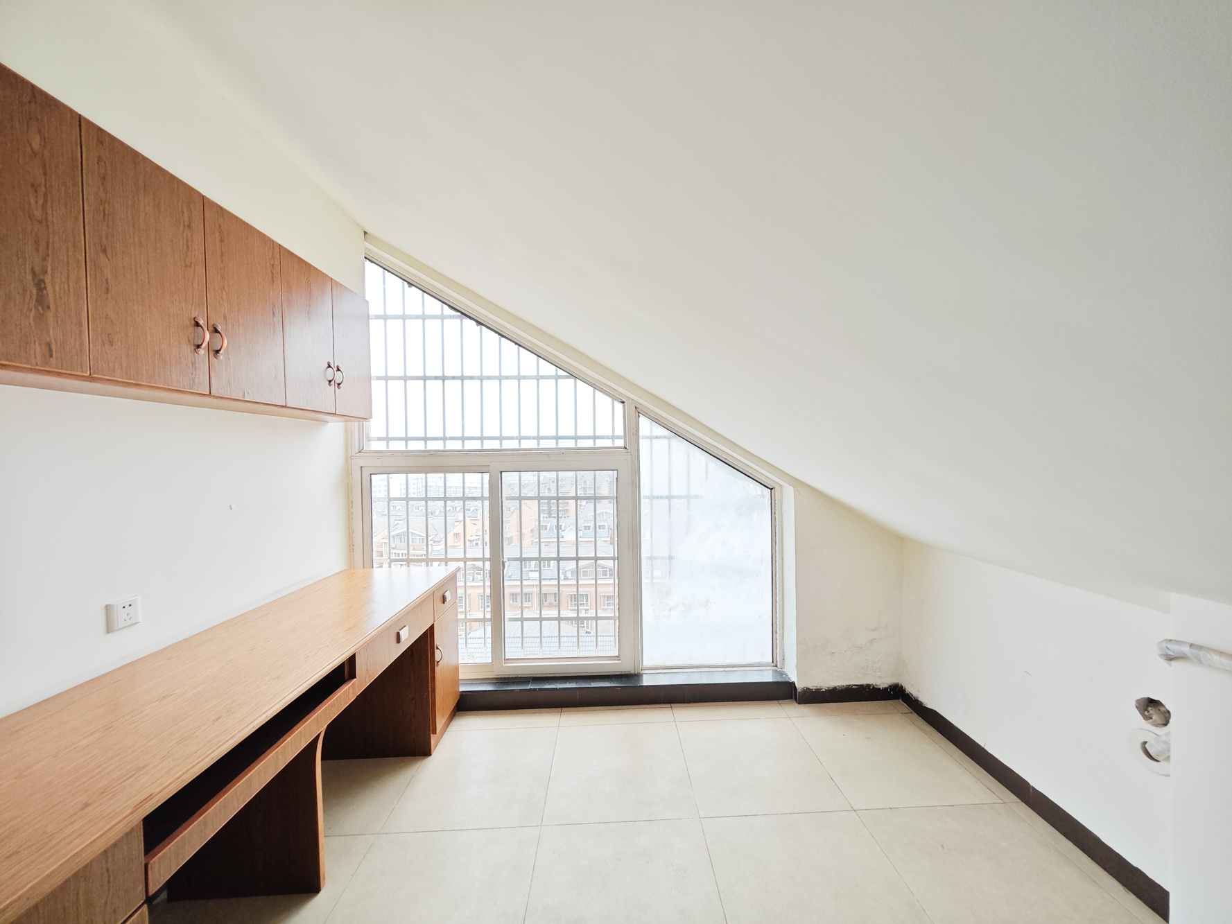 景环小区  5室3厅2卫   67.00万其他