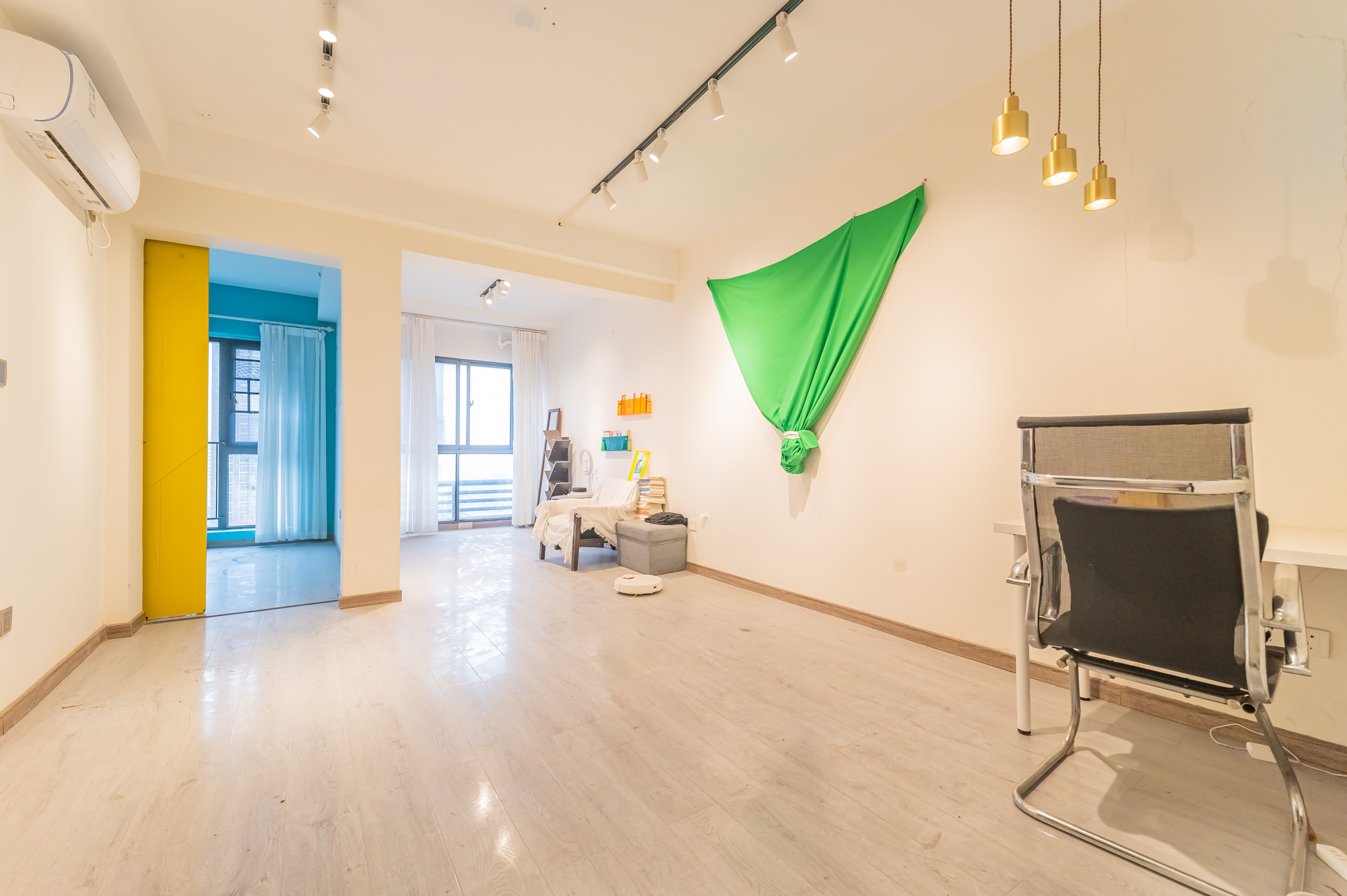 华润五彩城 2室1厅1卫 45.8万 华润五彩城 2室1厅1卫 45.8万客厅