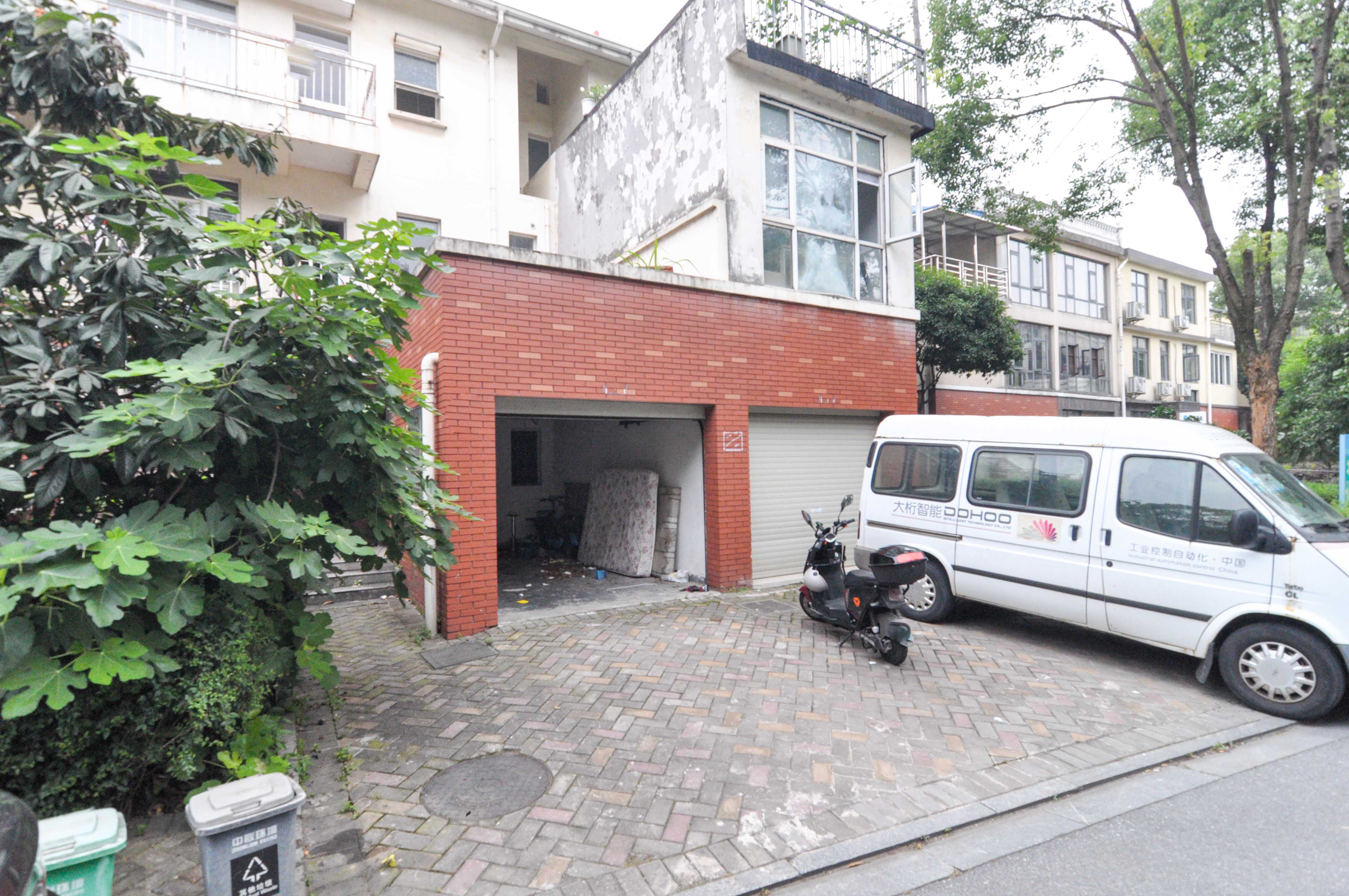 麓谷锦园  5室2厅3卫   450.00万其他