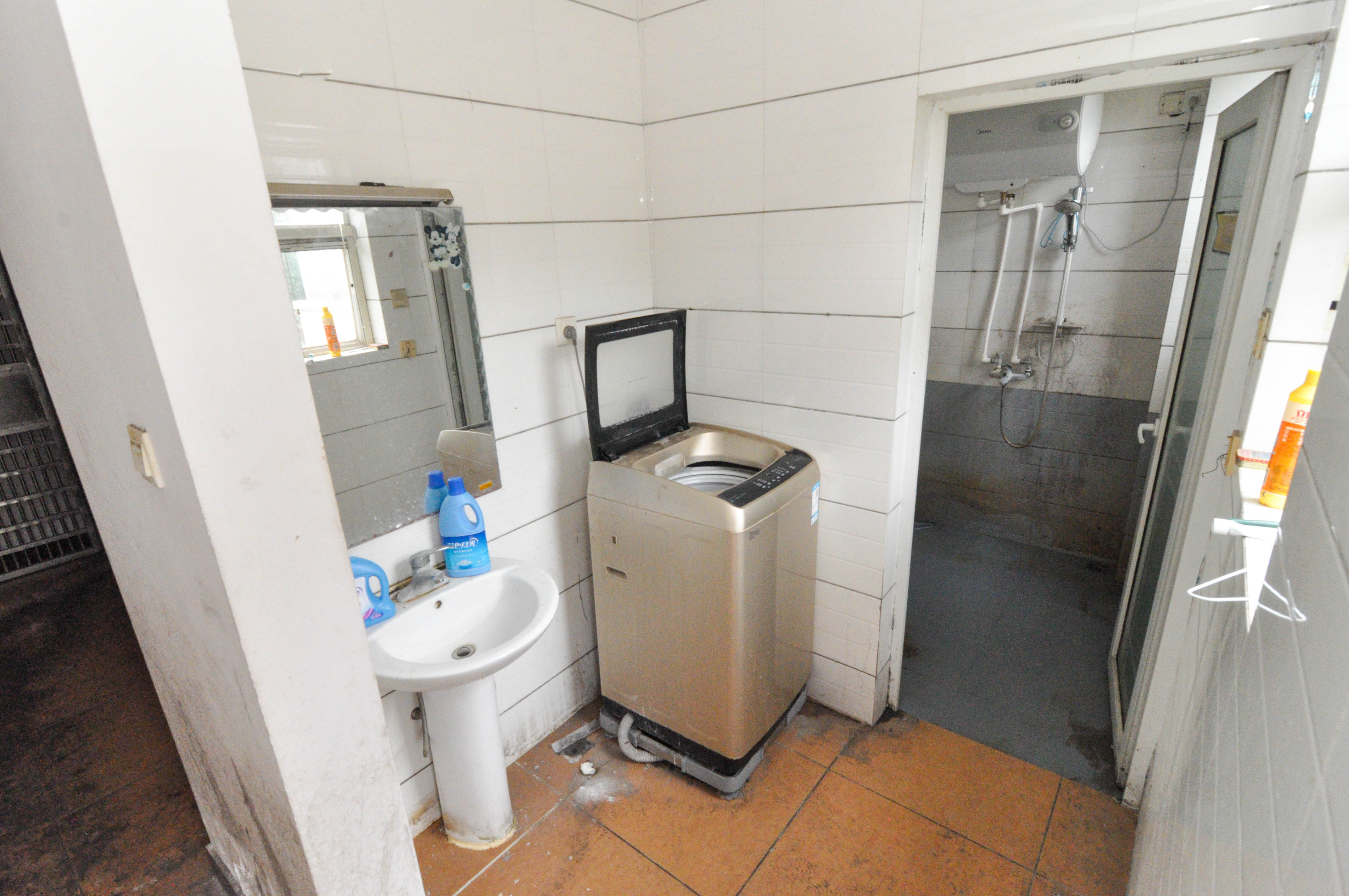 麓谷锦园  5室2厅3卫   450.00万其他