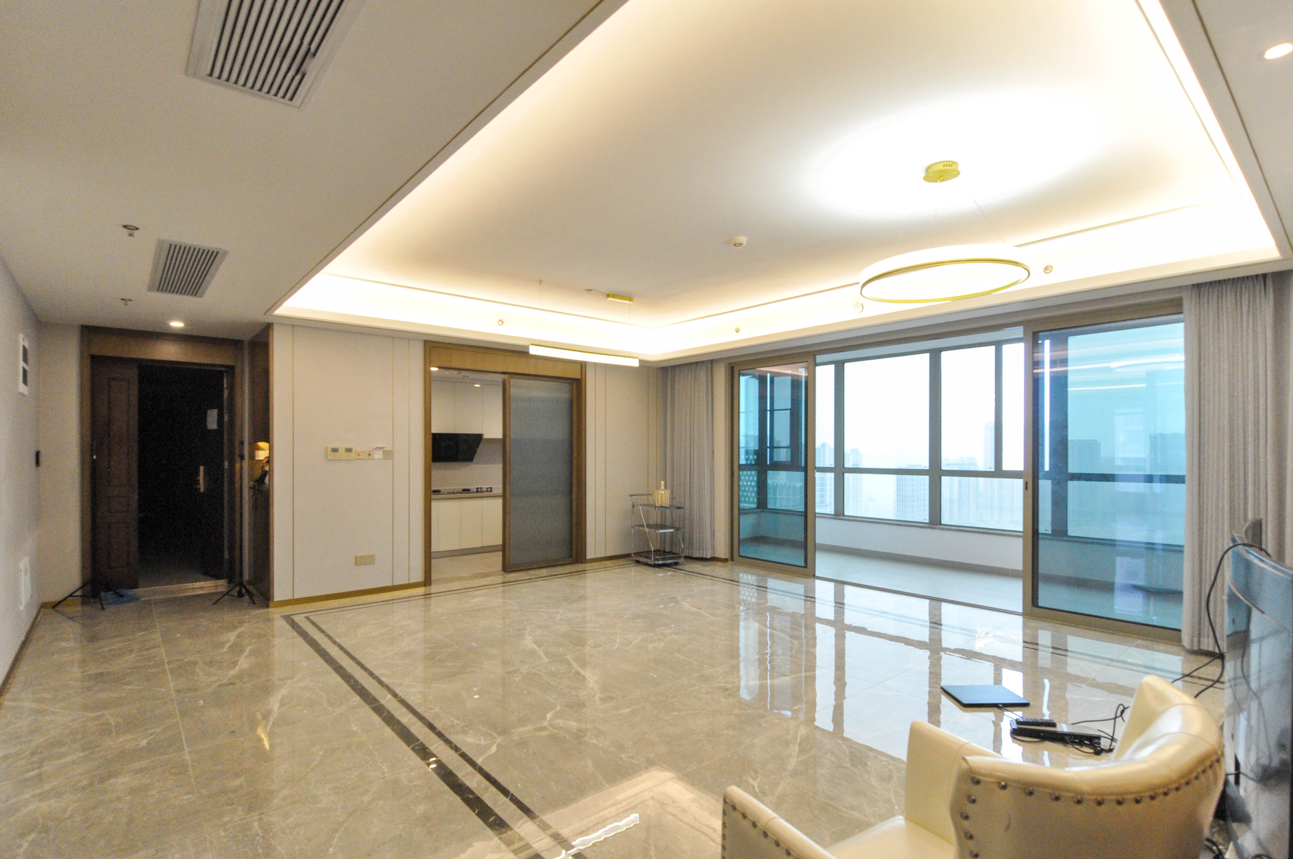 梅溪湖金茂湾  4室2厅3卫   395.00万客厅