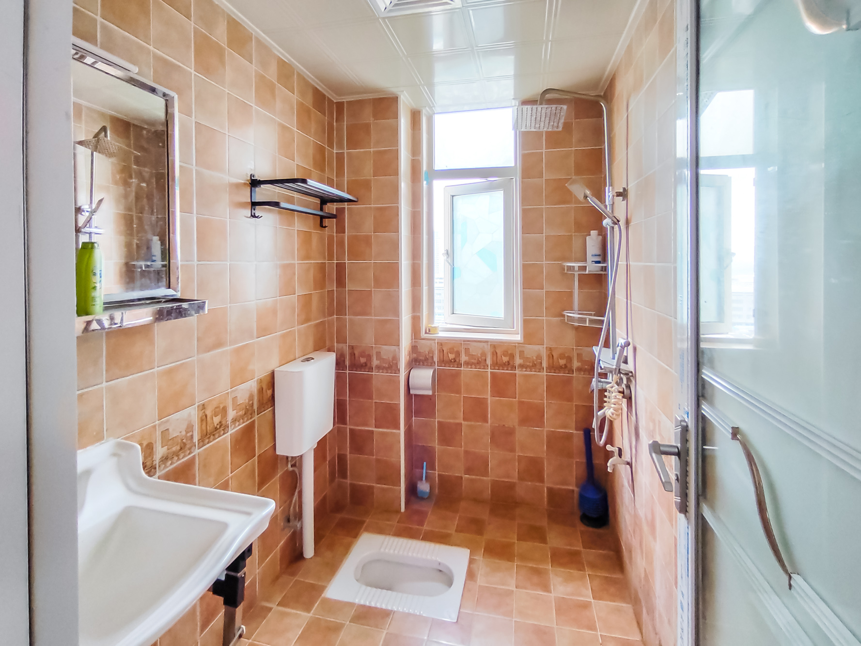 和悦城(蟠龙景苑) 3室2厅2卫 78.0万 和悦城(蟠龙景苑) 3室2厅2卫 78.0万卫生间