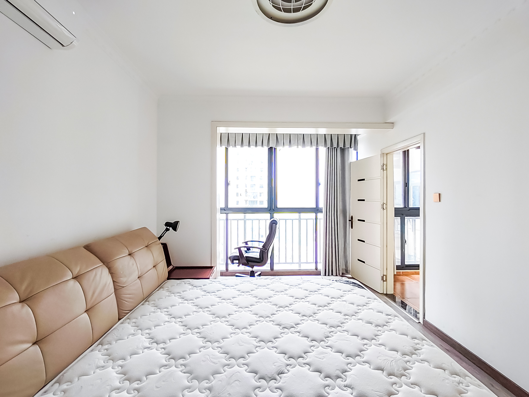 和悦城(蟠龙景苑) 3室2厅2卫 78.0万 和悦城(蟠龙景苑) 3室2厅2卫 78.0万卧室