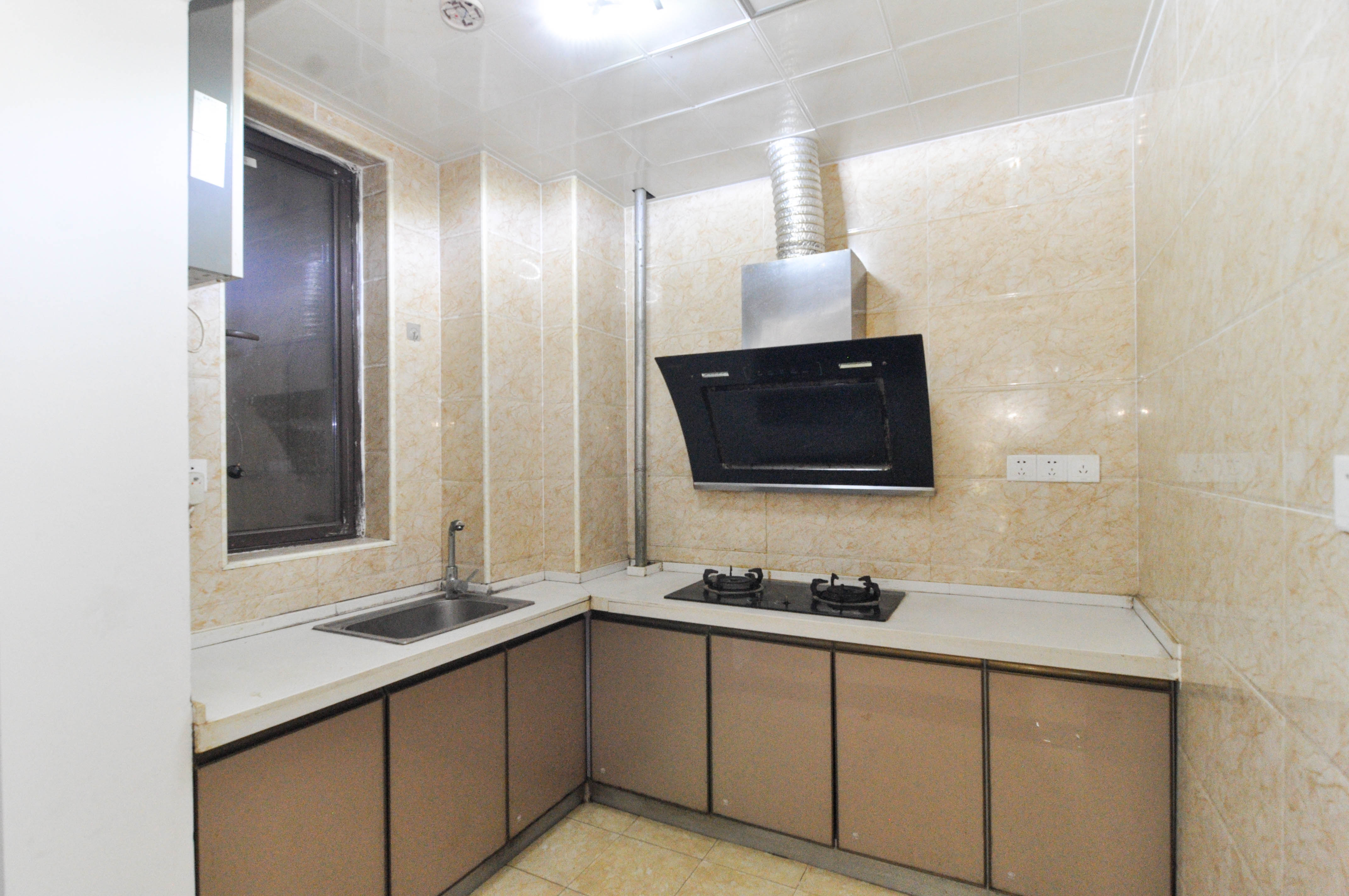 卓越浅水湾  3室2厅2卫    148.0万厨房