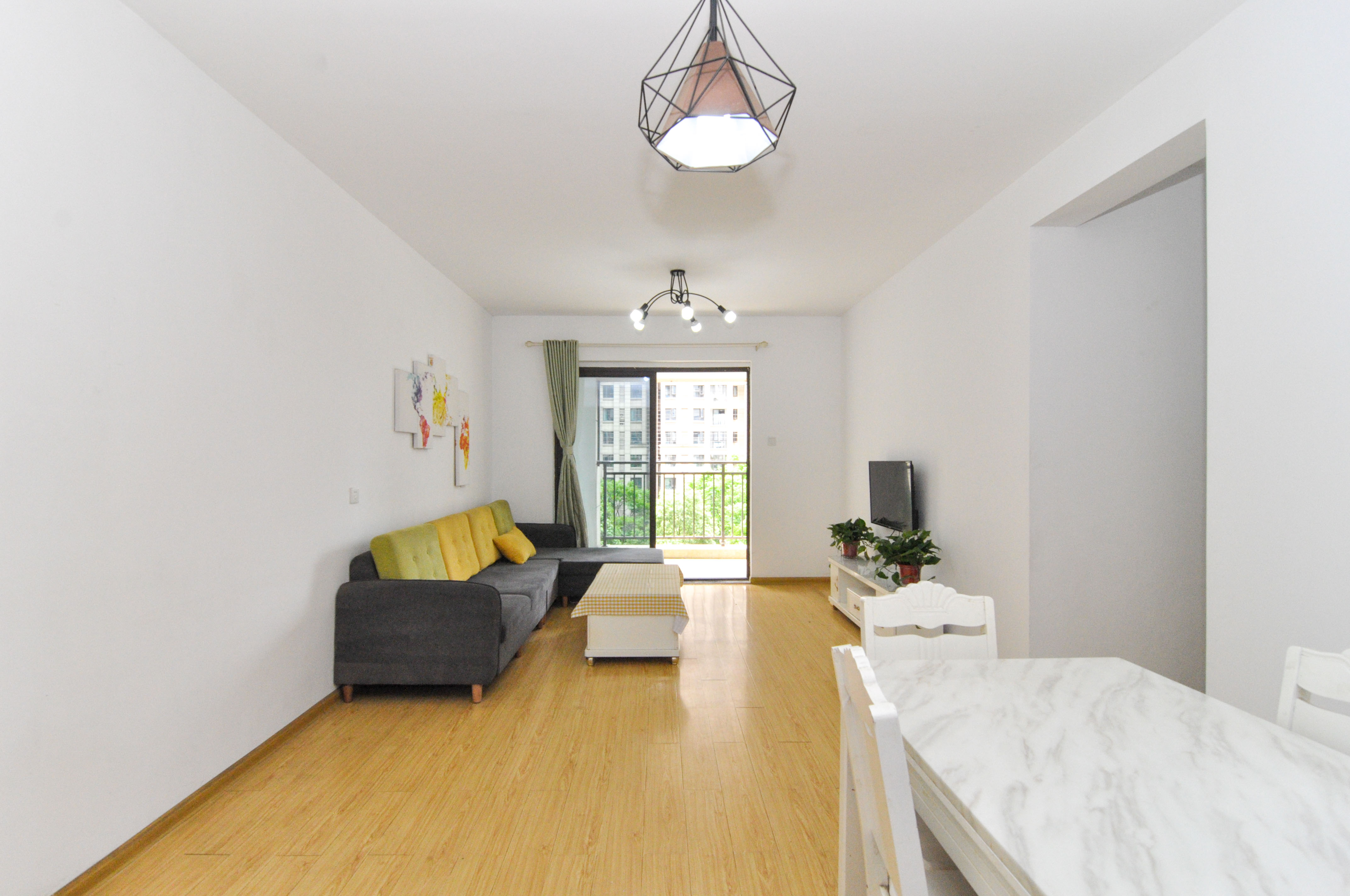 卓越浅水湾  3室2厅2卫    148.0万客厅