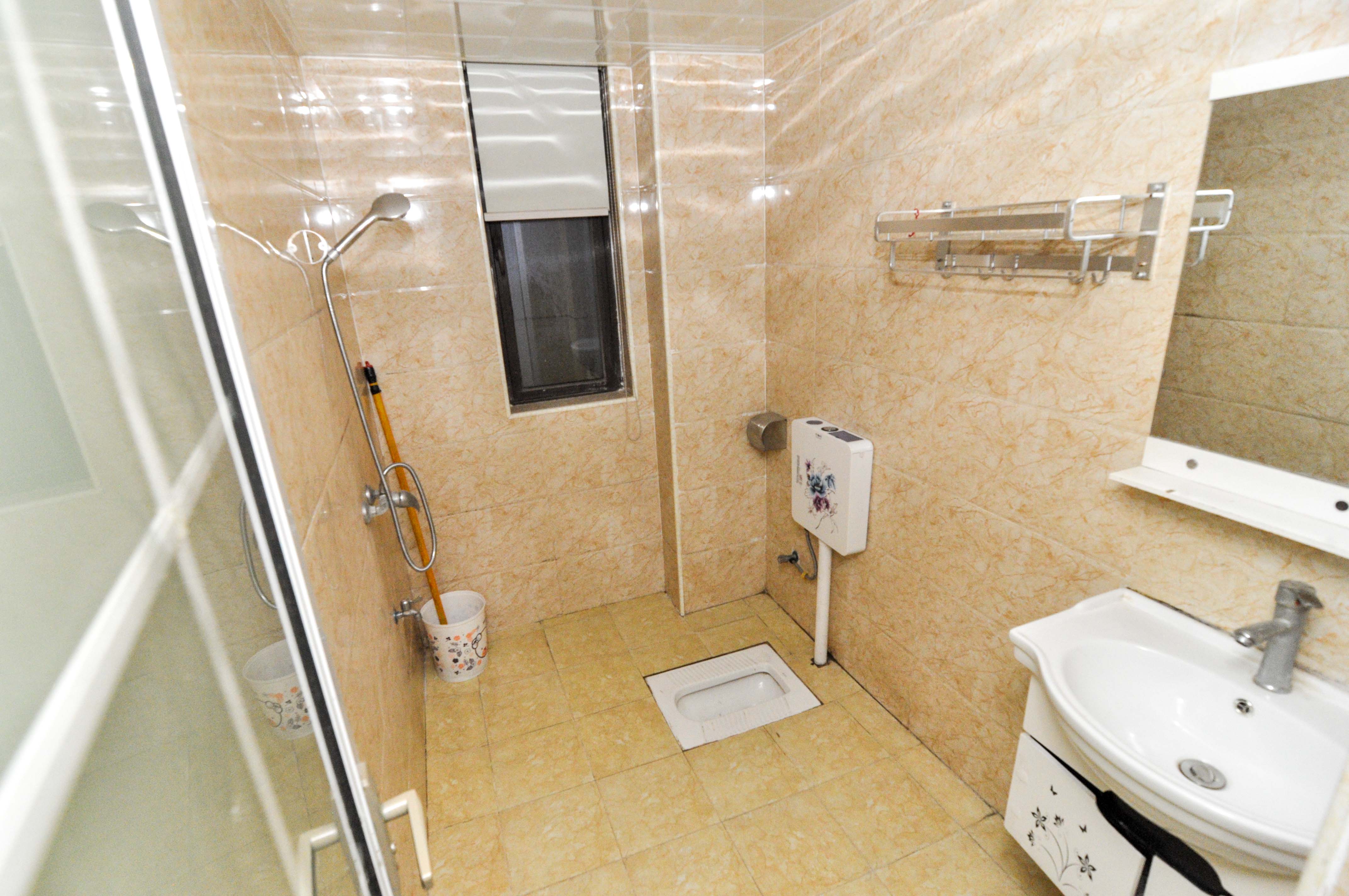 卓越浅水湾  3室2厅2卫    148.0万卫生间