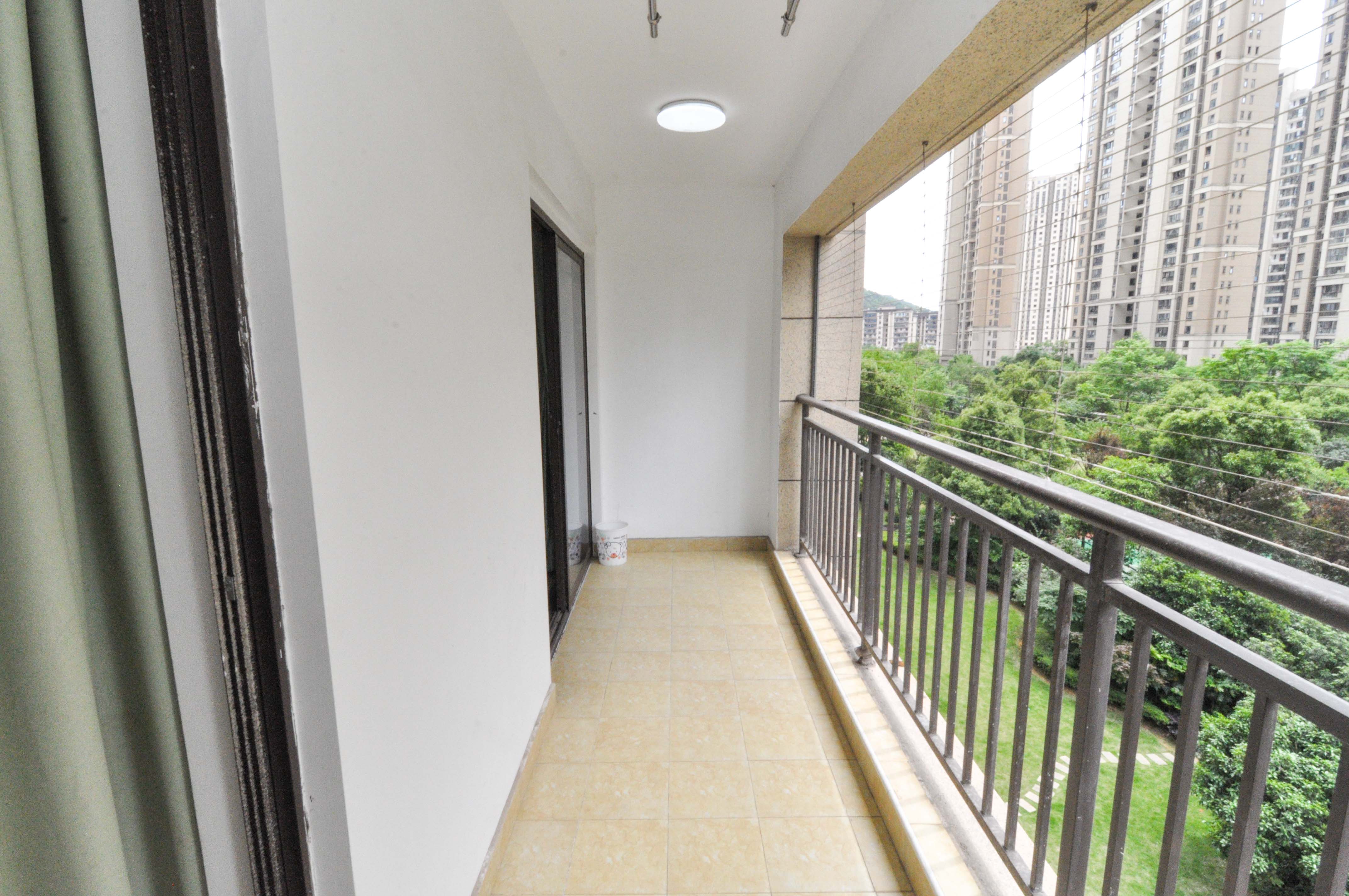 卓越浅水湾  3室2厅2卫    148.0万阳台