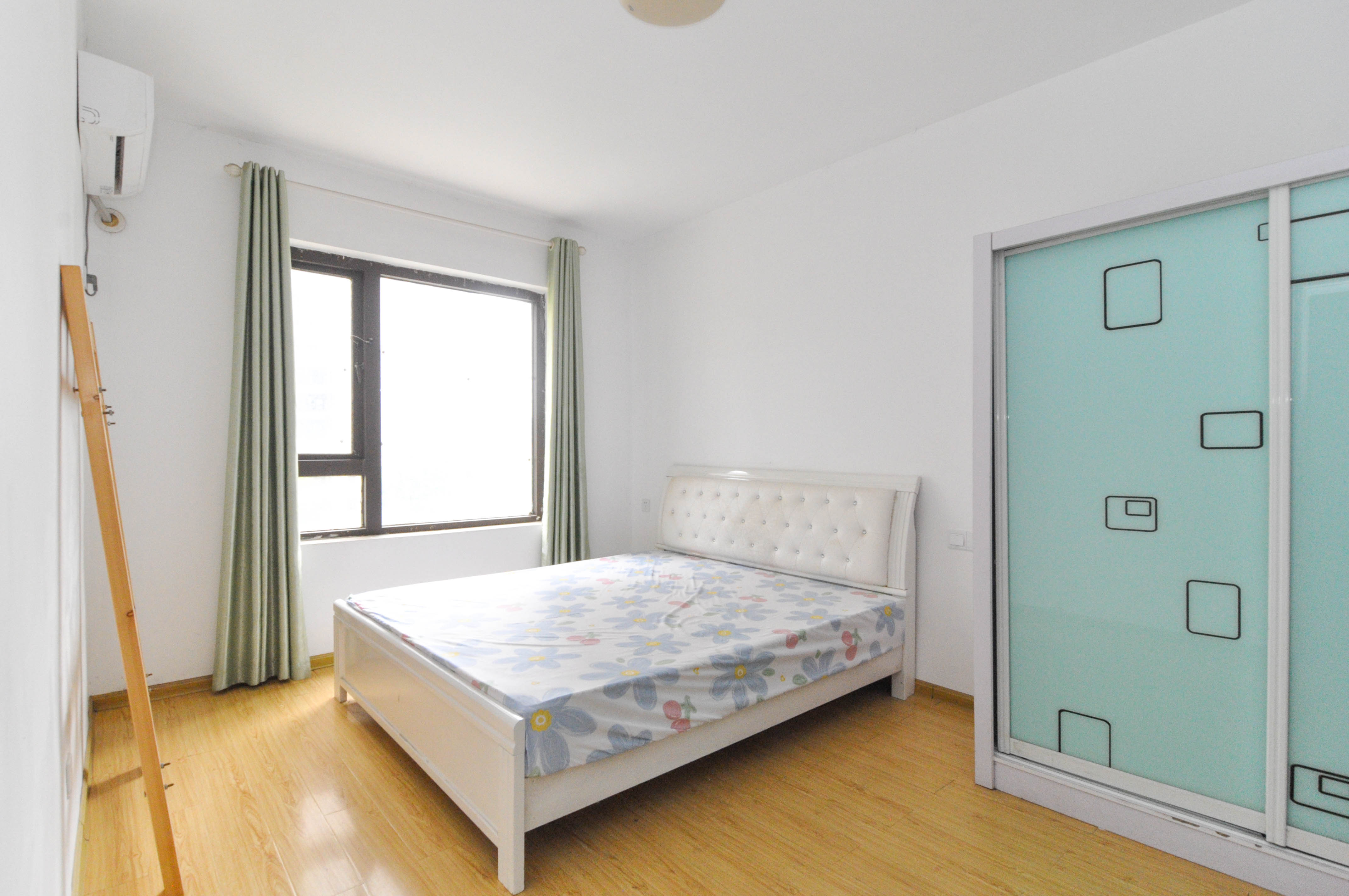 卓越浅水湾  3室2厅2卫    148.0万卧室