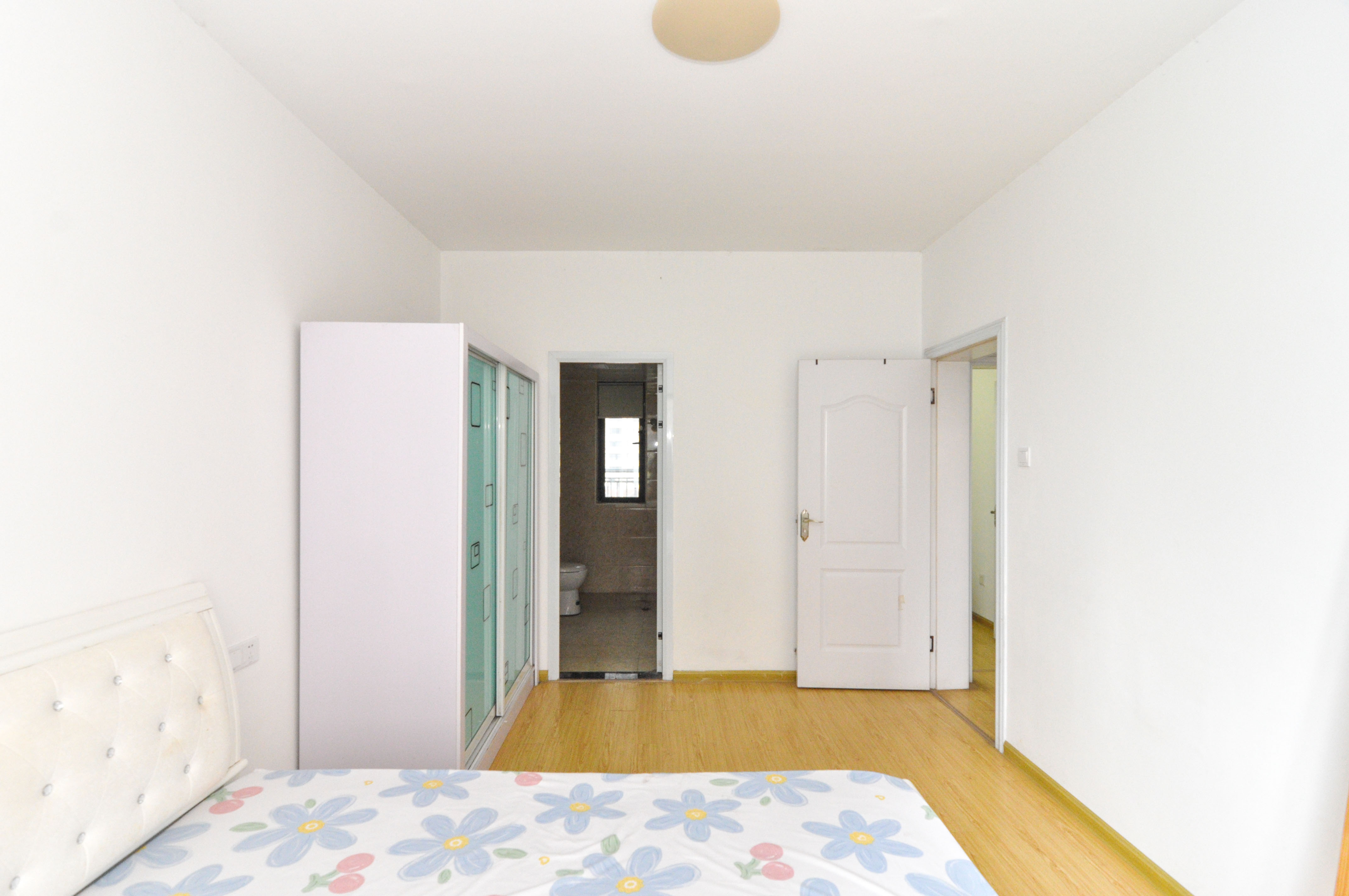 卓越浅水湾  3室2厅2卫    148.0万卧室