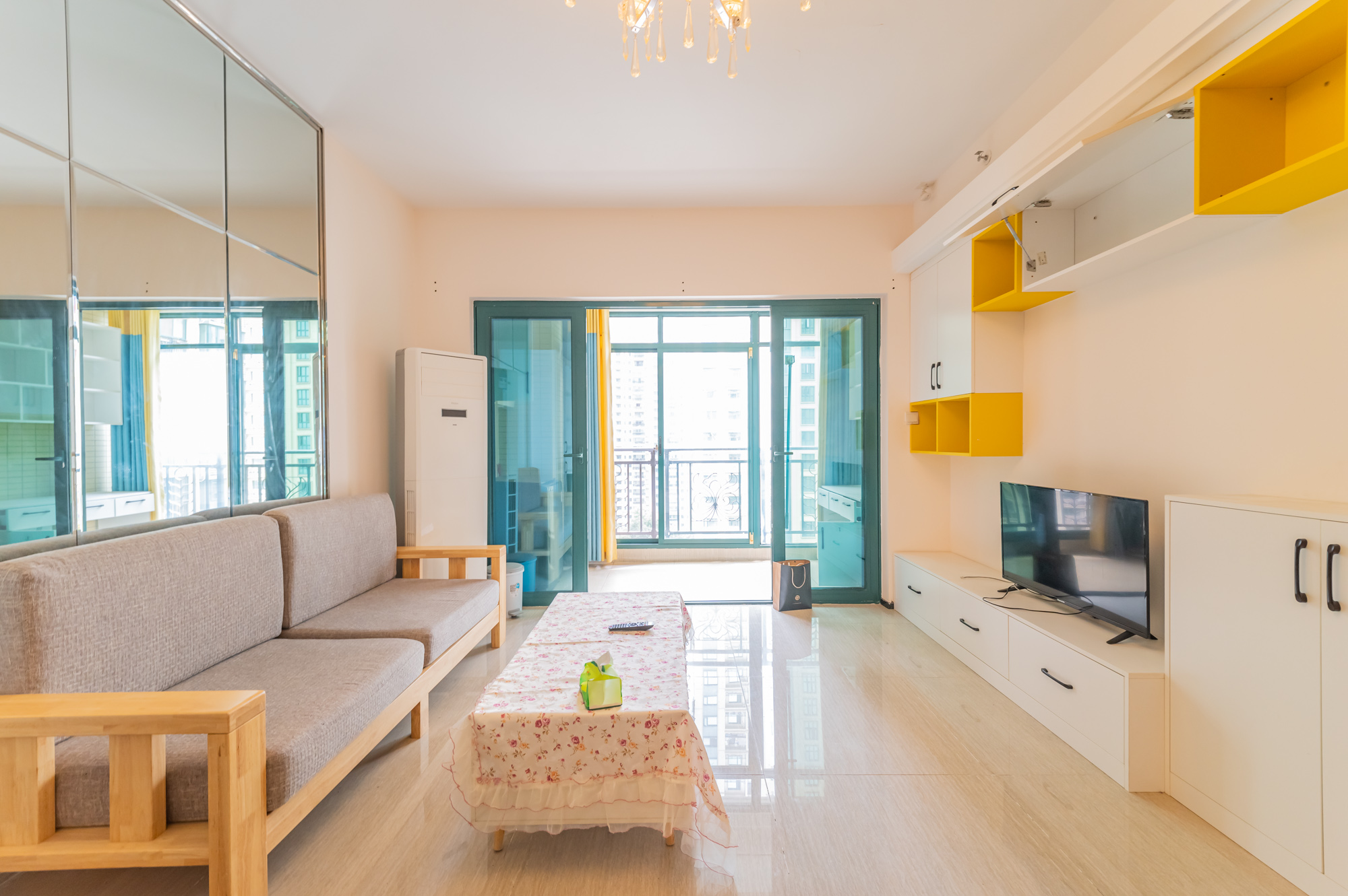 恒大翡翠华庭 1室1厅1卫 60.00万 恒大翡翠华庭 1室1厅1卫 60.00万客厅