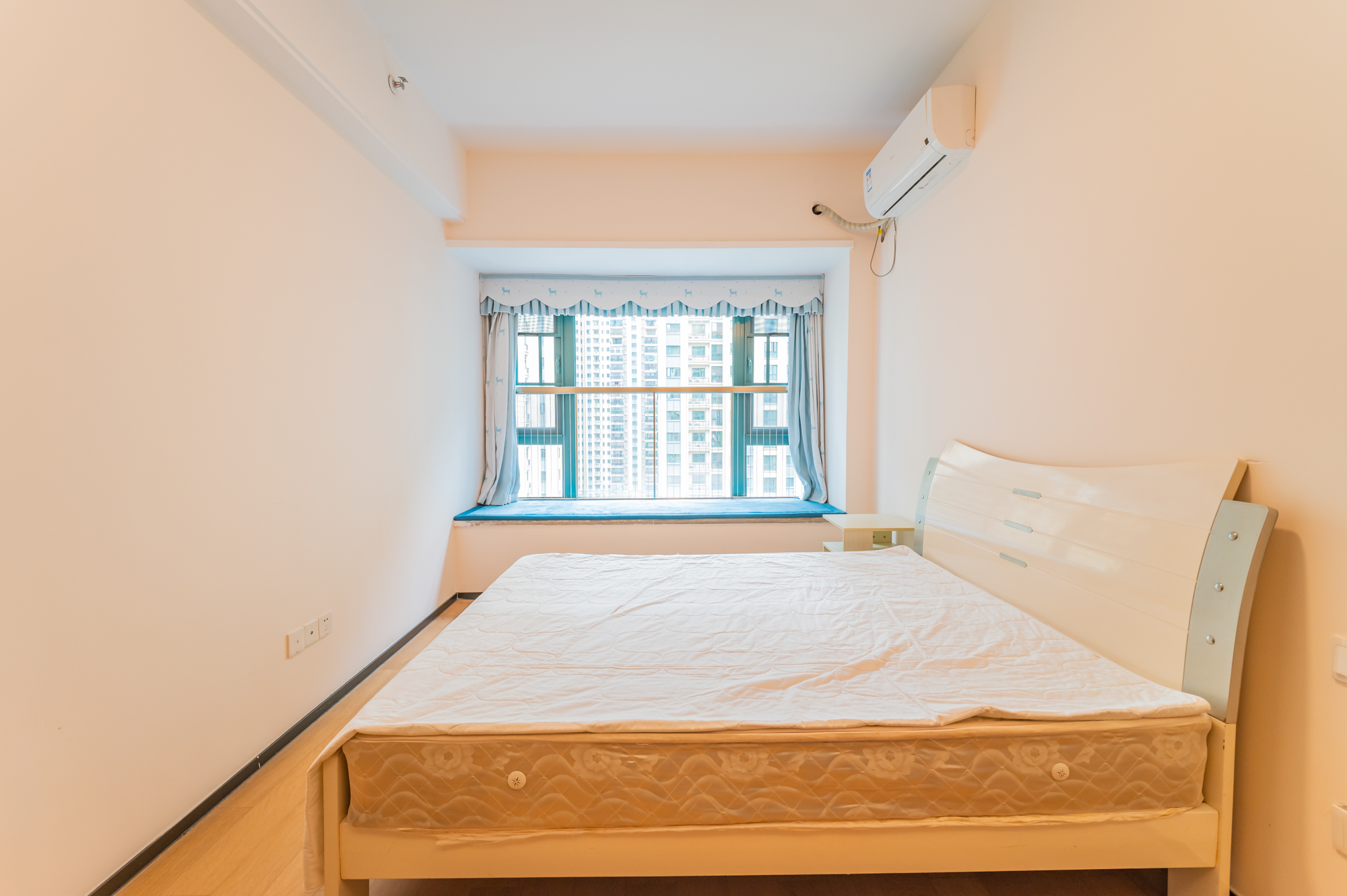 恒大翡翠华庭 1室1厅1卫 60.00万 恒大翡翠华庭 1室1厅1卫 60.00万卧室