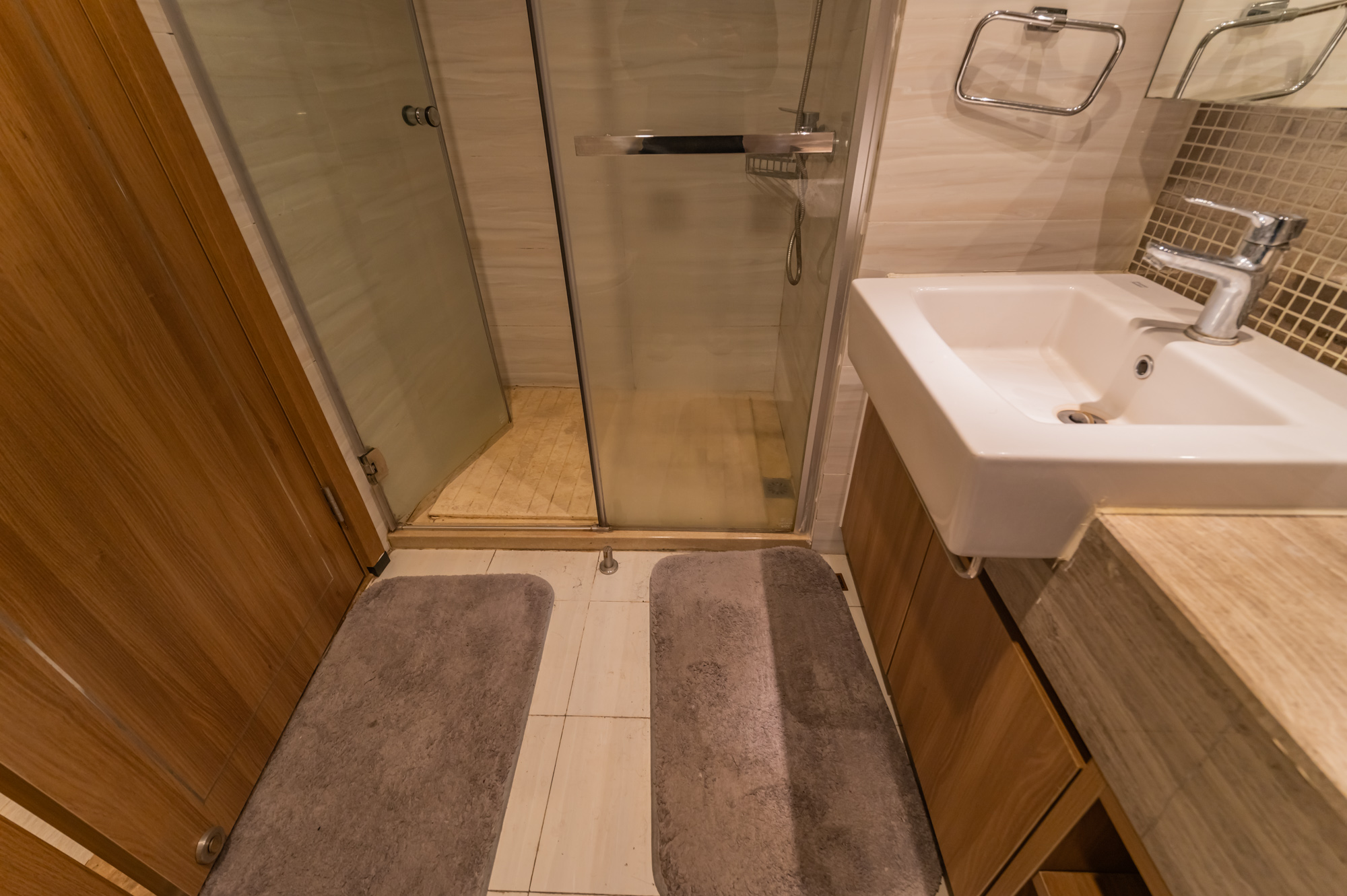 恒大翡翠华庭 1室1厅1卫 60.00万 恒大翡翠华庭 1室1厅1卫 60.00万卫生间