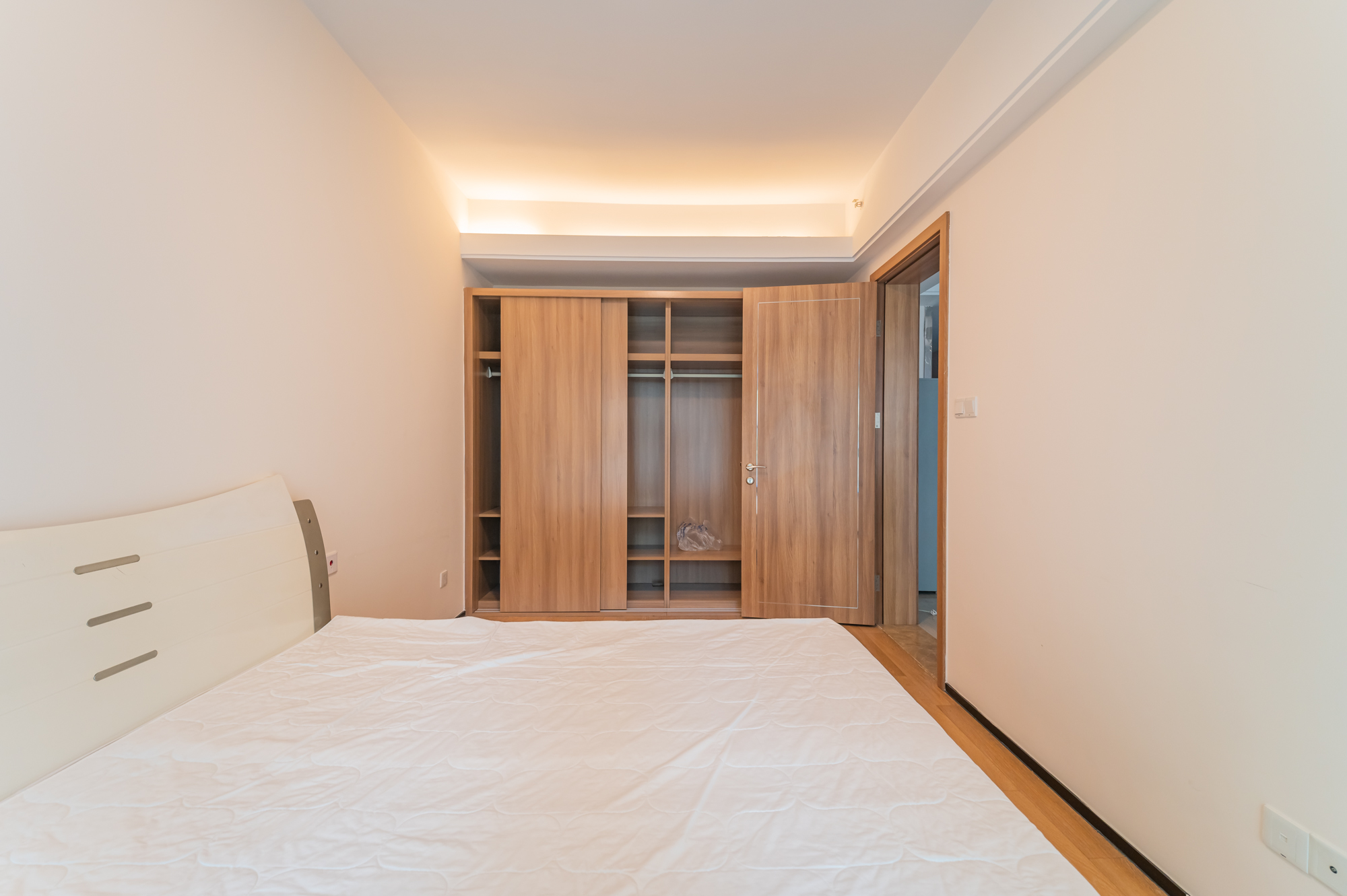 恒大翡翠华庭 1室1厅1卫 60.00万 恒大翡翠华庭 1室1厅1卫 60.00万卧室