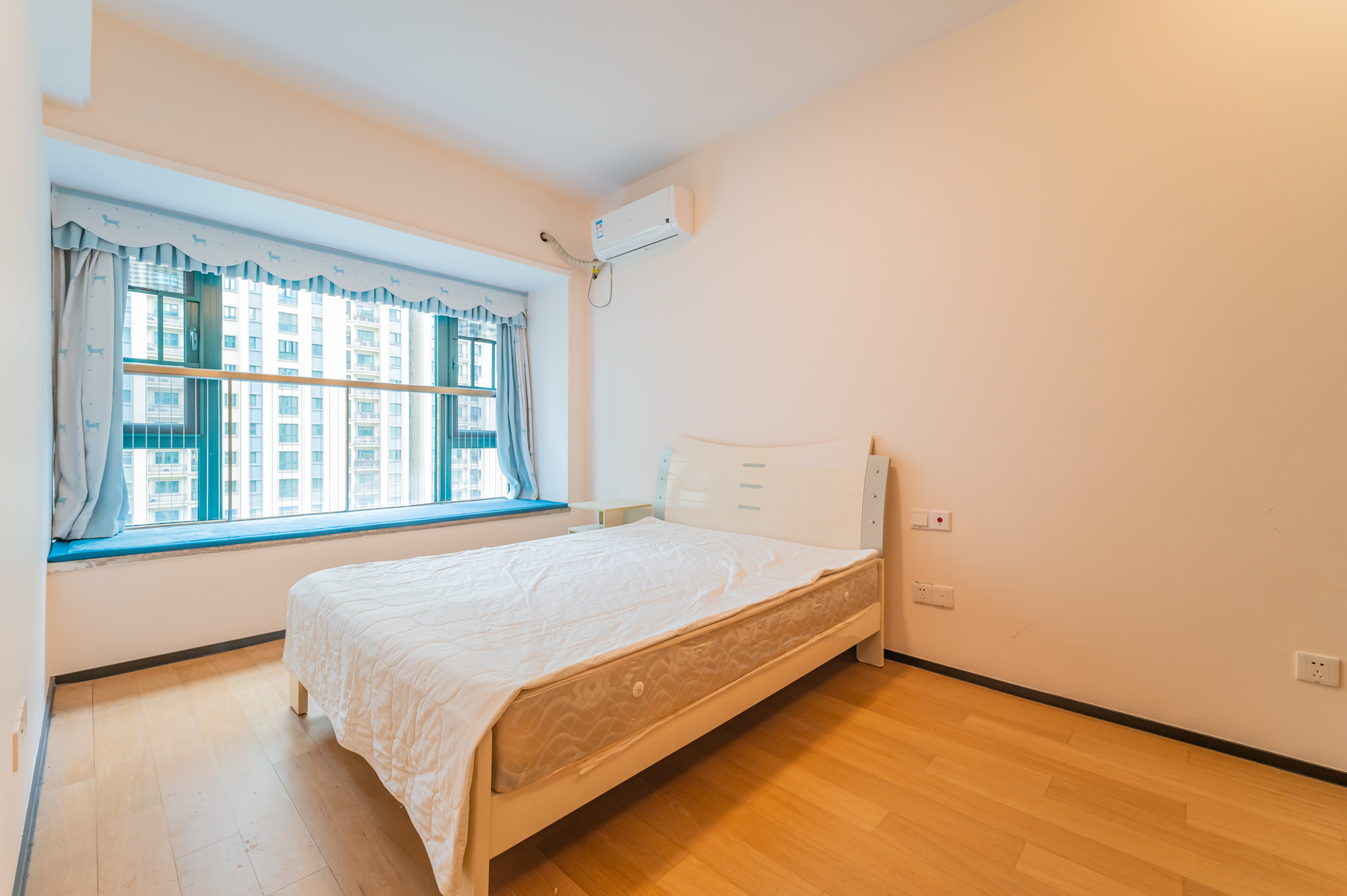 恒大翡翠华庭 1室1厅1卫 60.00万 恒大翡翠华庭 1室1厅1卫 60.00万卧室