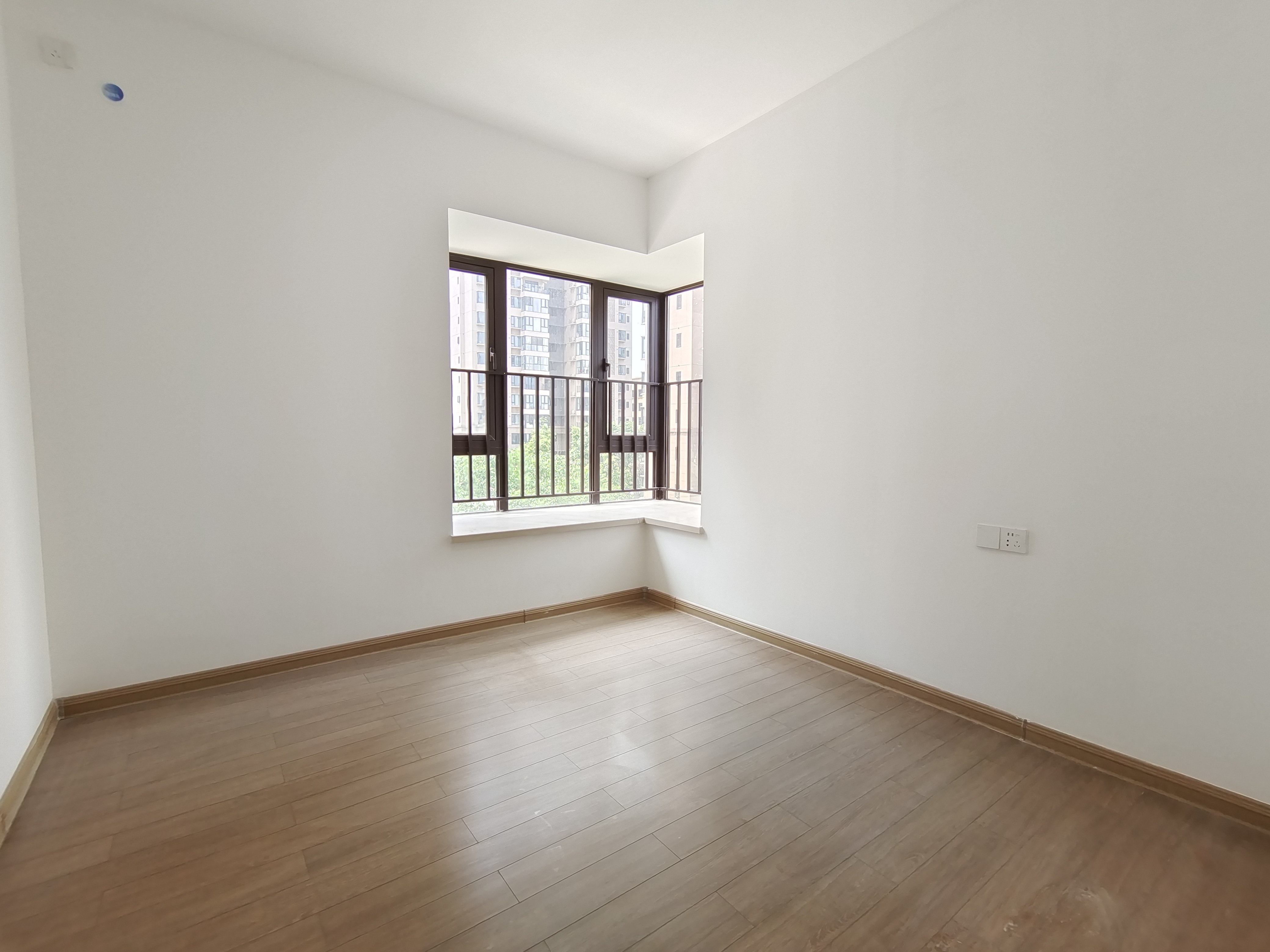 蓝溪谷  5室2厅2卫    75.0万 蓝溪谷  5室2厅2卫    75.0万室内图