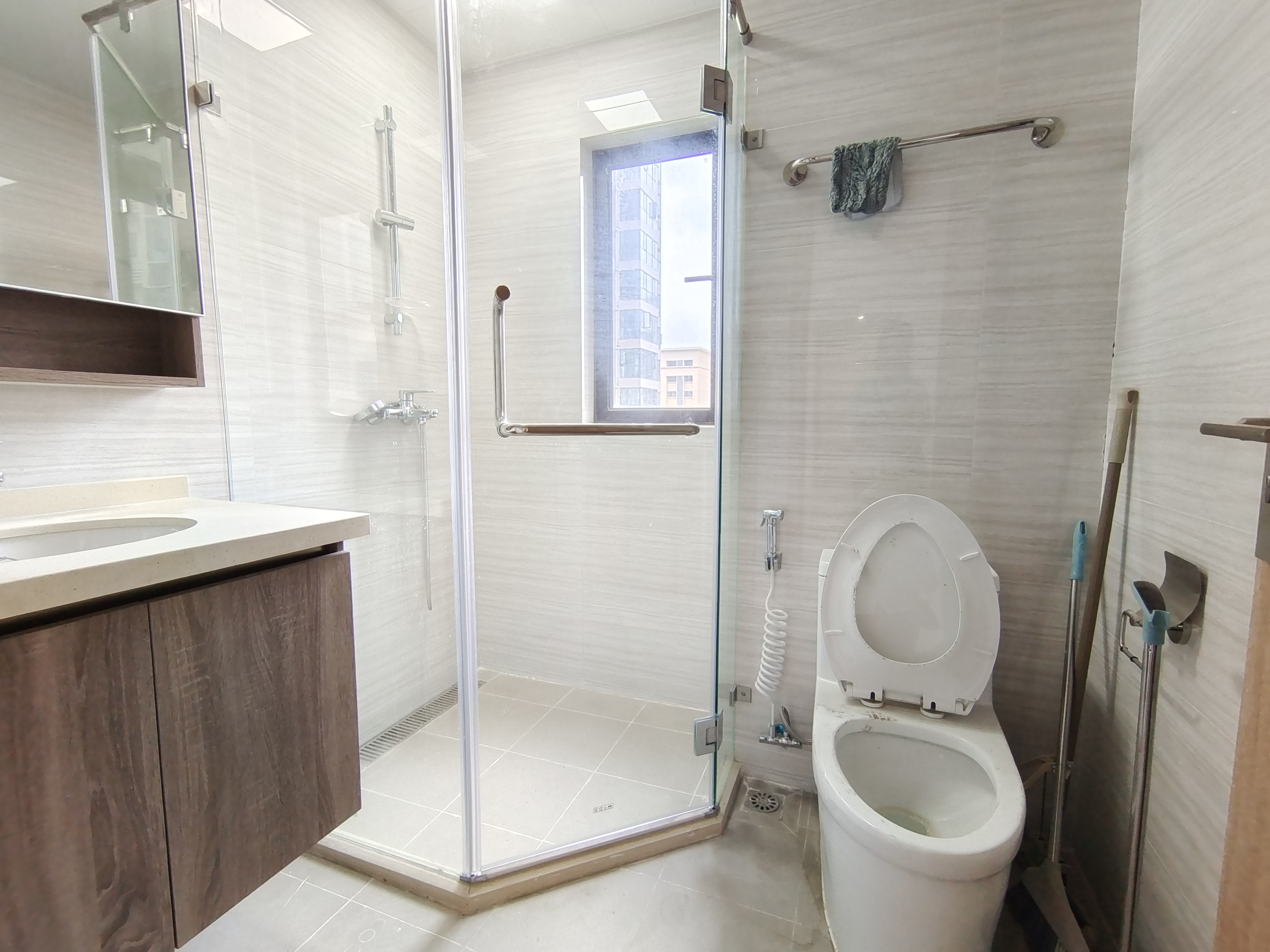 蓝溪谷  5室2厅2卫    75.0万 蓝溪谷  5室2厅2卫    75.0万室内图