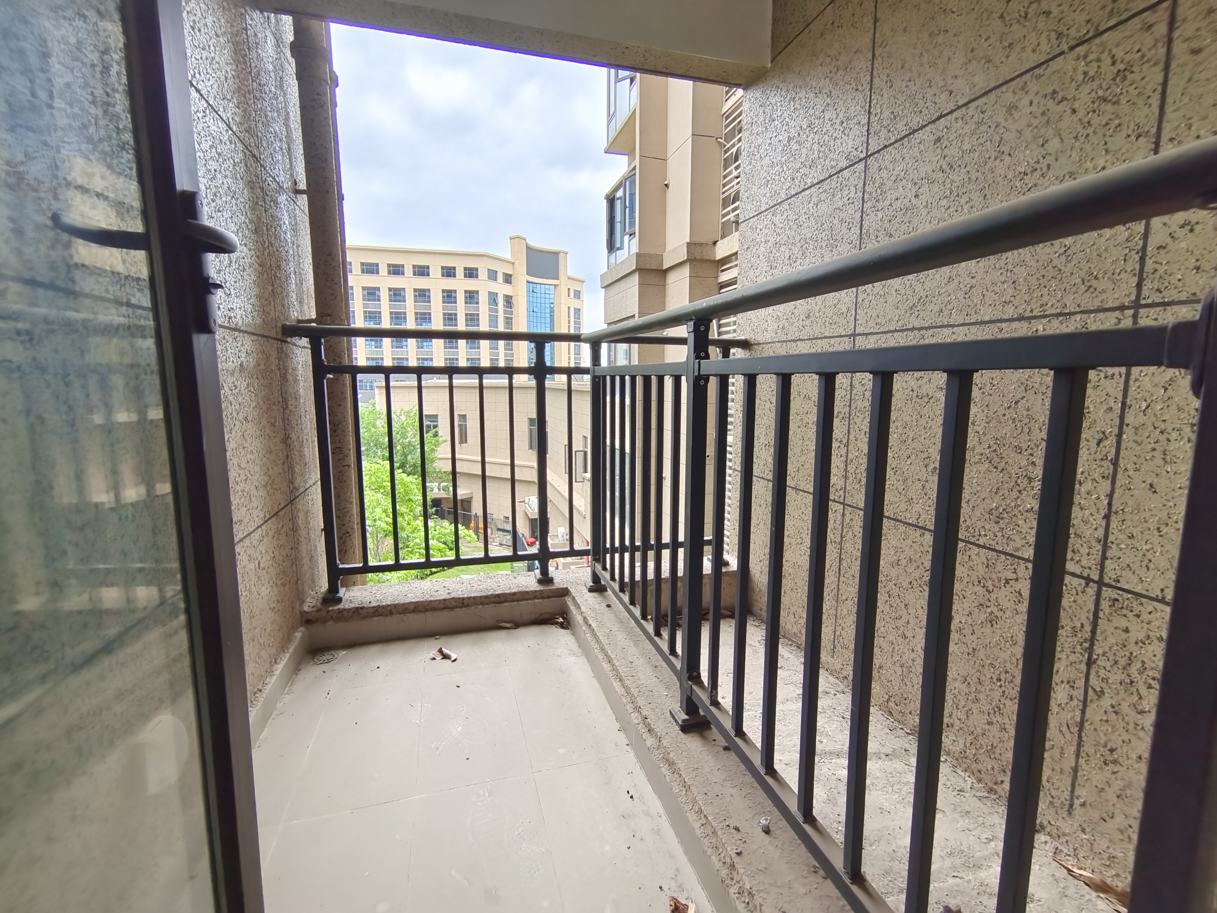 蓝溪谷  5室2厅2卫    75.0万 蓝溪谷  5室2厅2卫    75.0万室内图