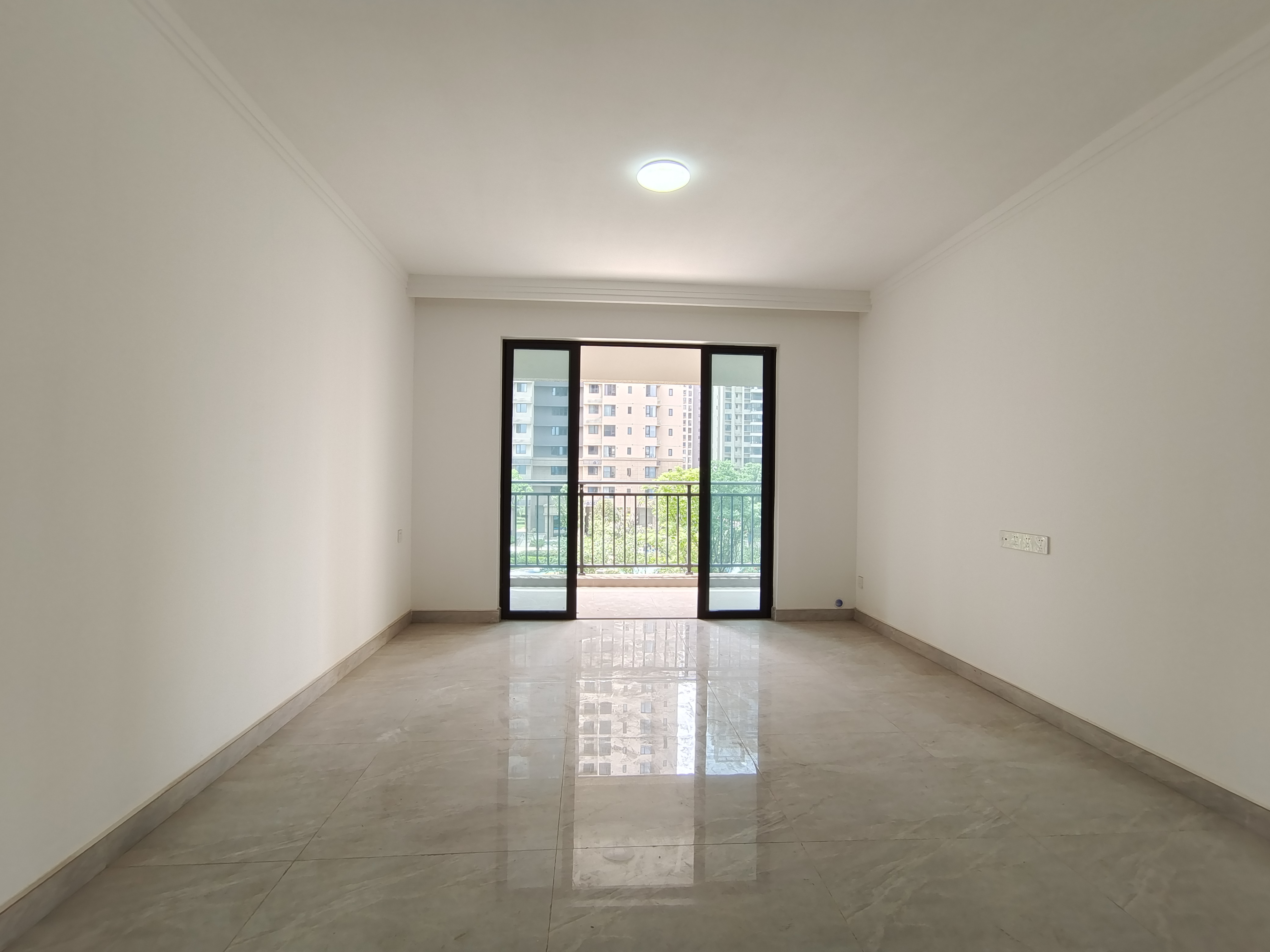 蓝溪谷  5室2厅2卫    75.0万 蓝溪谷  5室2厅2卫    75.0万室内图