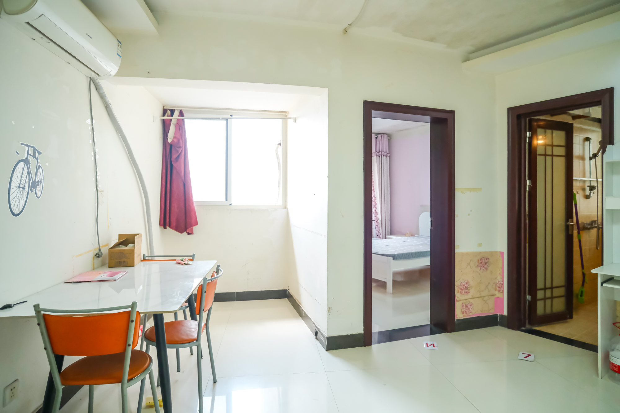 晶华美地  1室1厅1卫   32.80万 晶华美地  1室1厅1卫   32.80万客厅