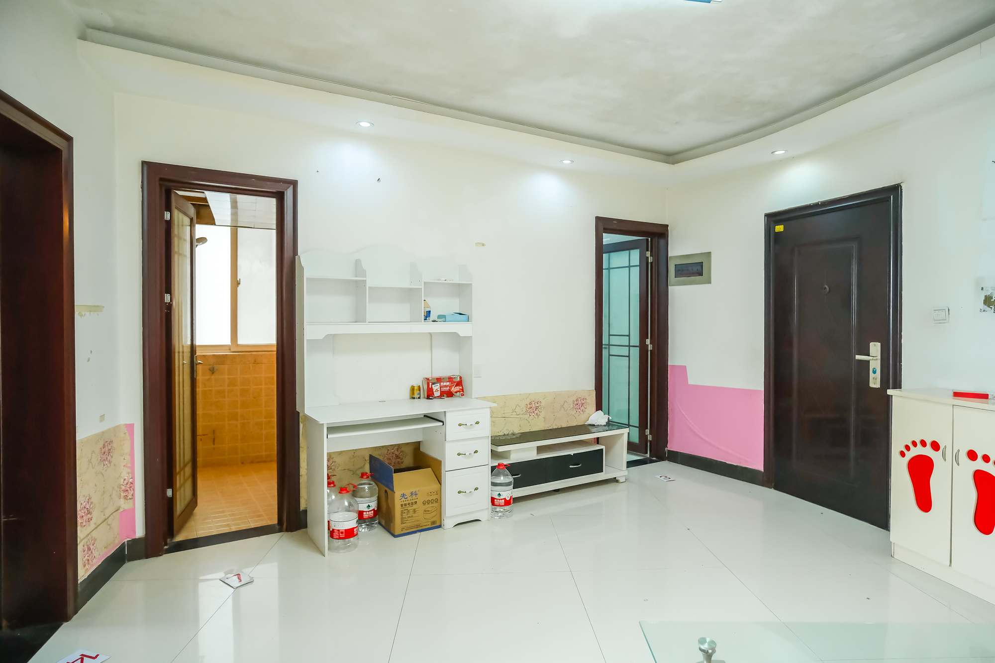 晶华美地  1室1厅1卫   32.80万 晶华美地  1室1厅1卫   32.80万客厅