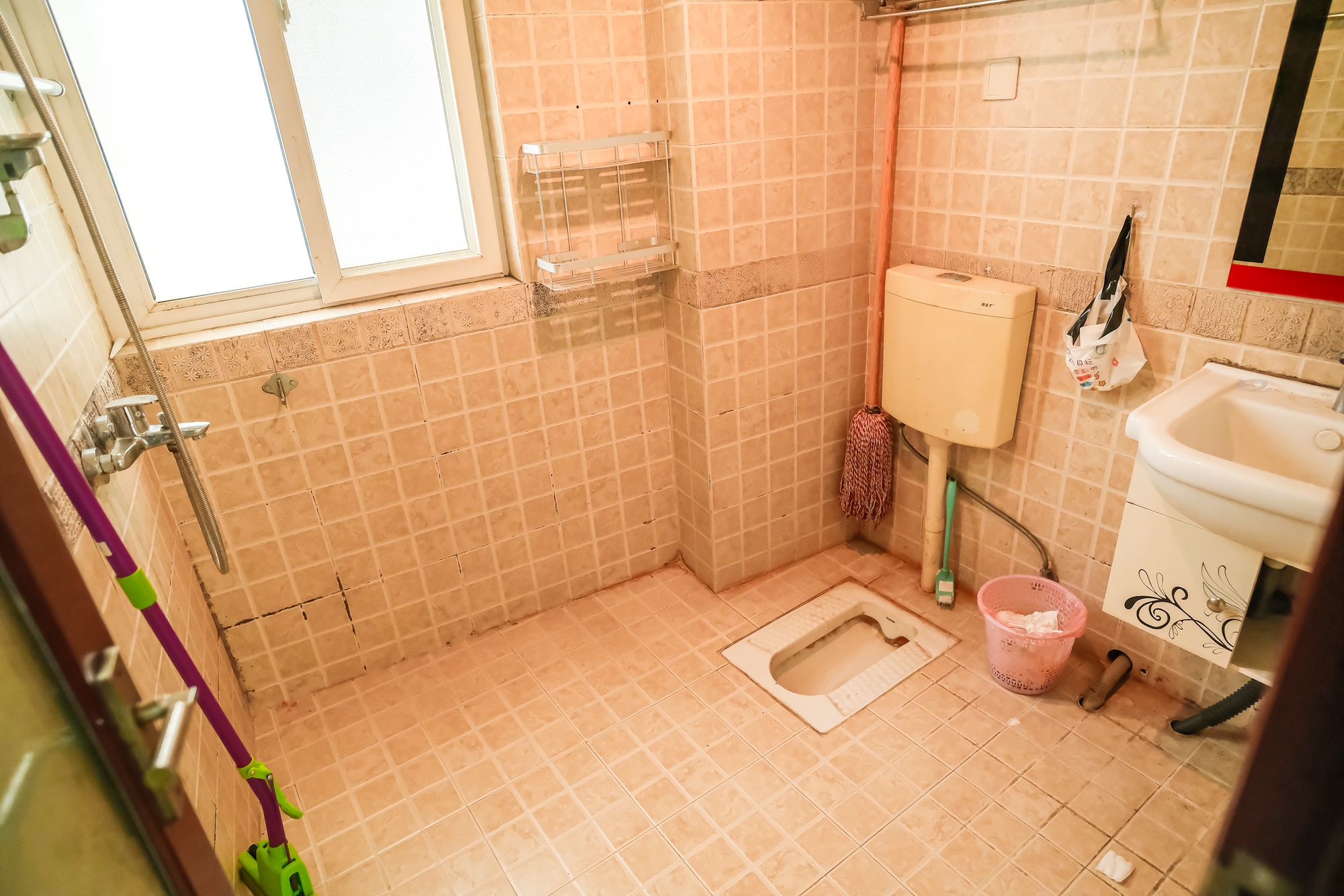 晶华美地  1室1厅1卫   32.80万 晶华美地  1室1厅1卫   32.80万卫生间