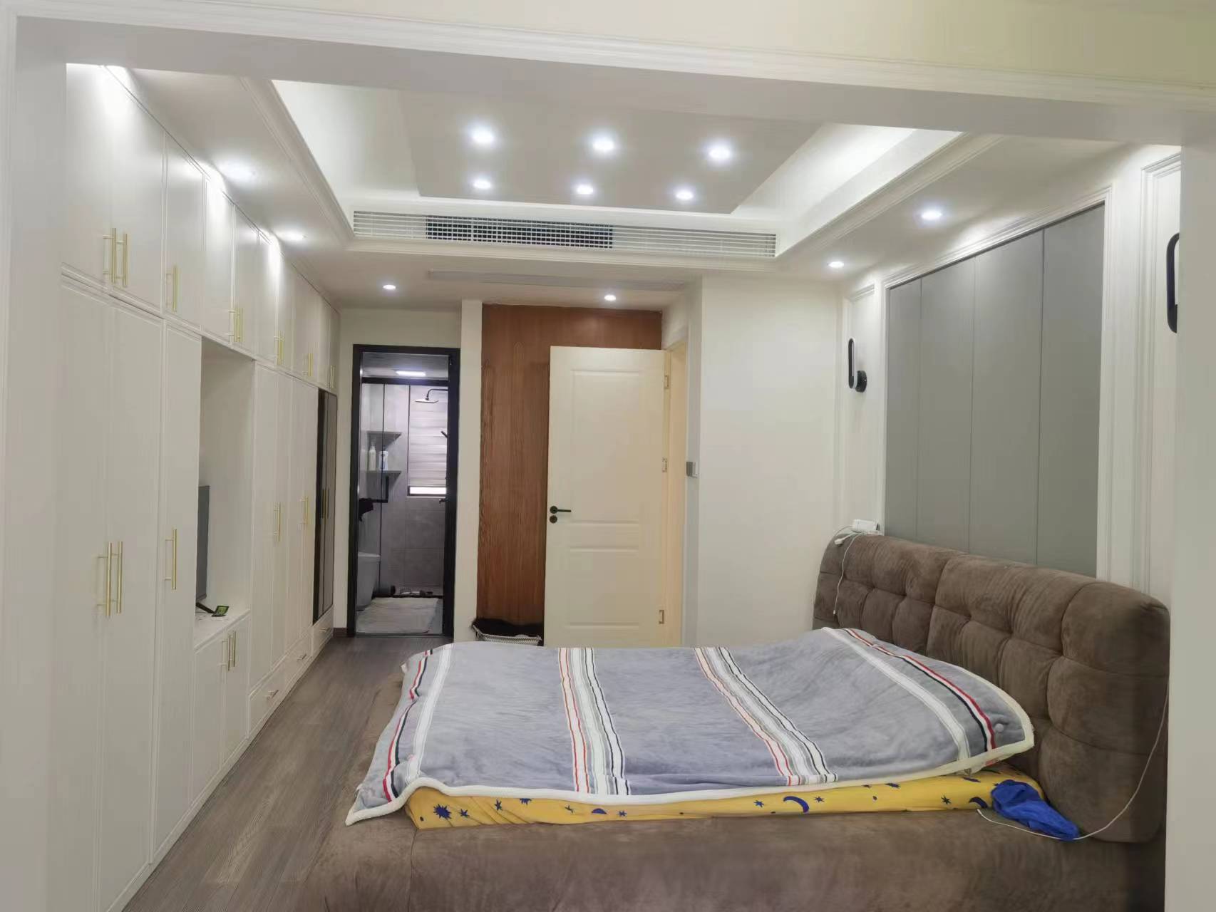 碧桂园黄金时代 3室3厅3卫 185.00万 碧桂园黄金时代 3室3厅3卫 185.00万客厅