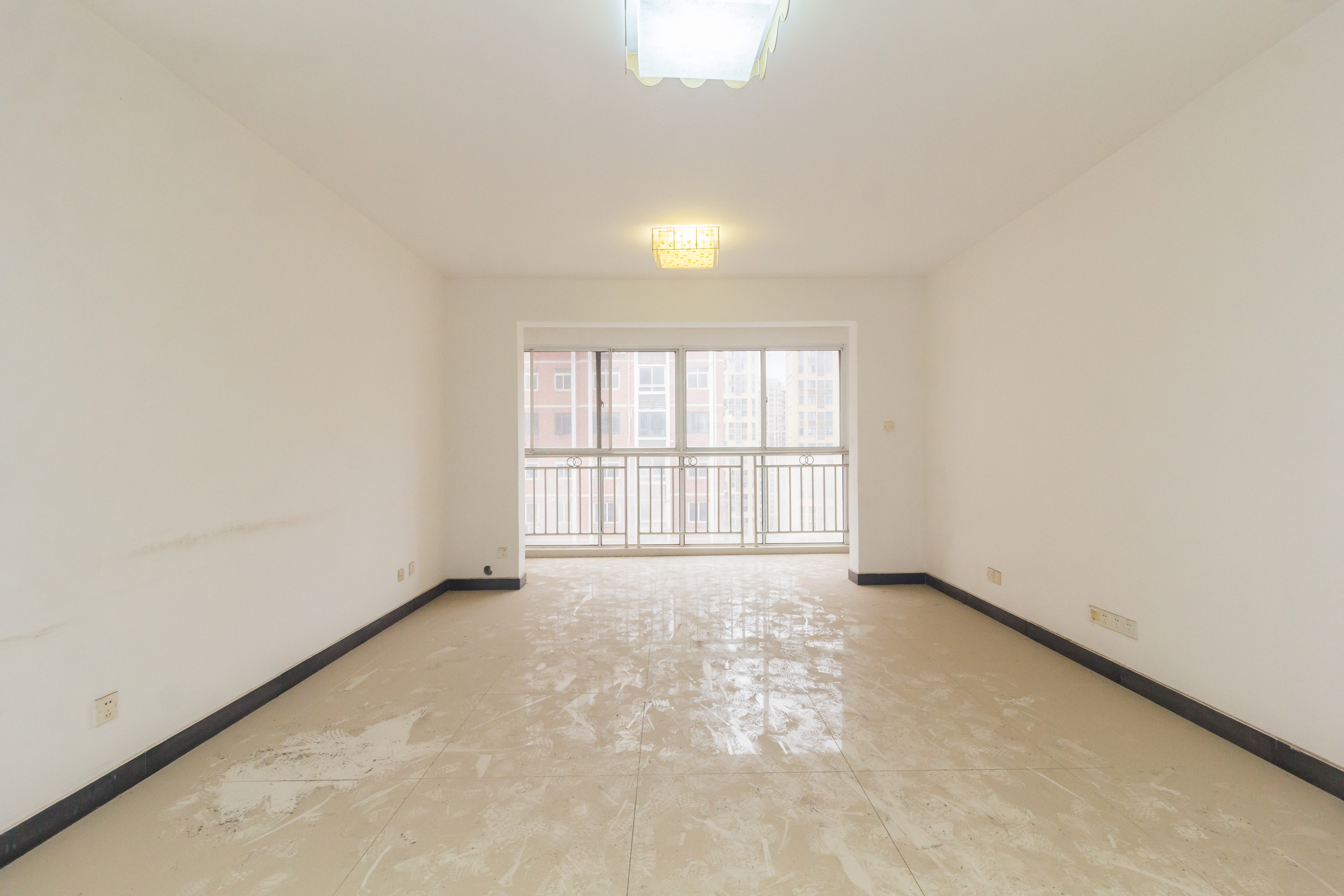 嘉盛和园  4室2厅2卫   100.00万 嘉盛和园  4室2厅2卫   100.00万客厅