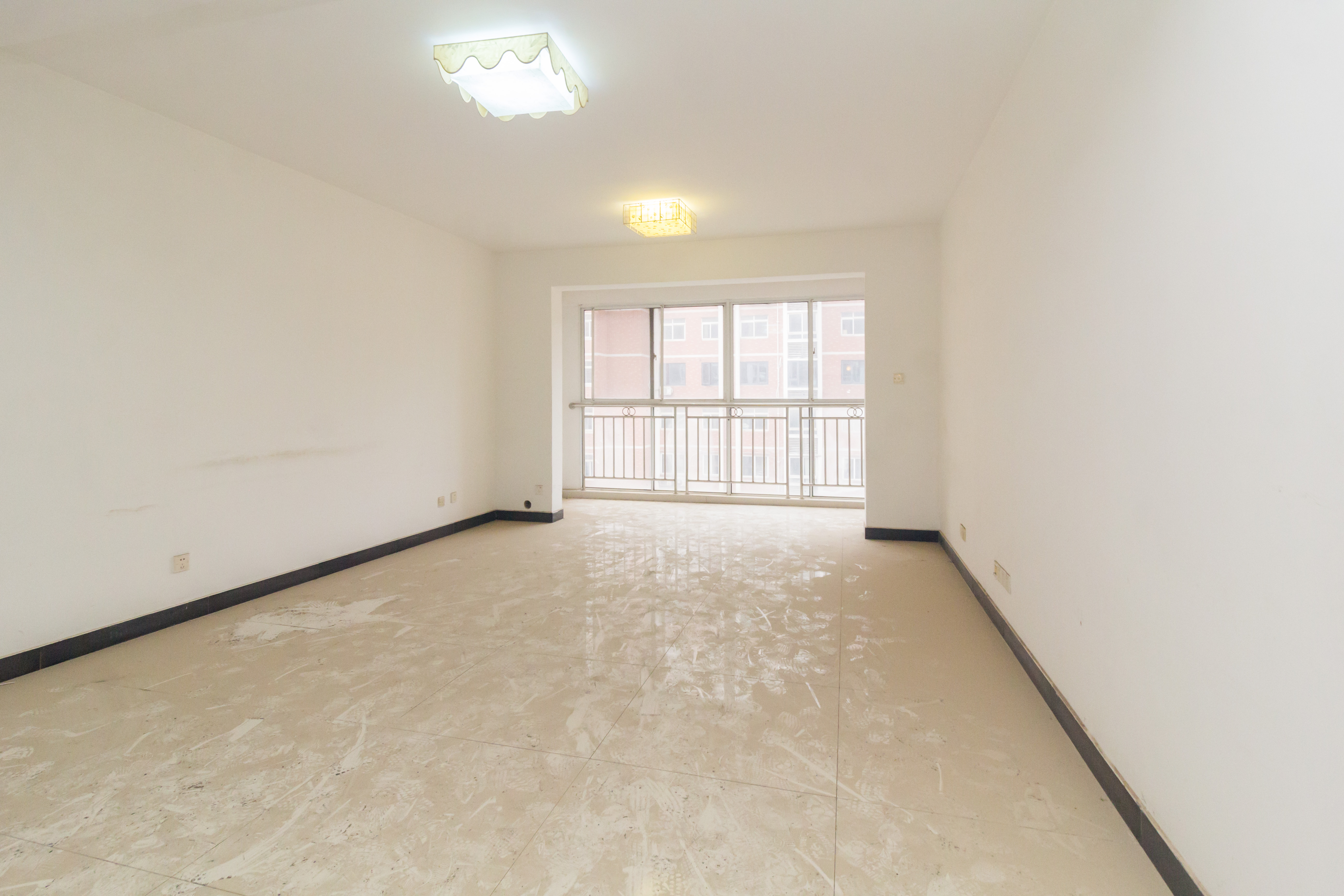 嘉盛和园  4室2厅2卫   100.00万 嘉盛和园  4室2厅2卫   100.00万客厅