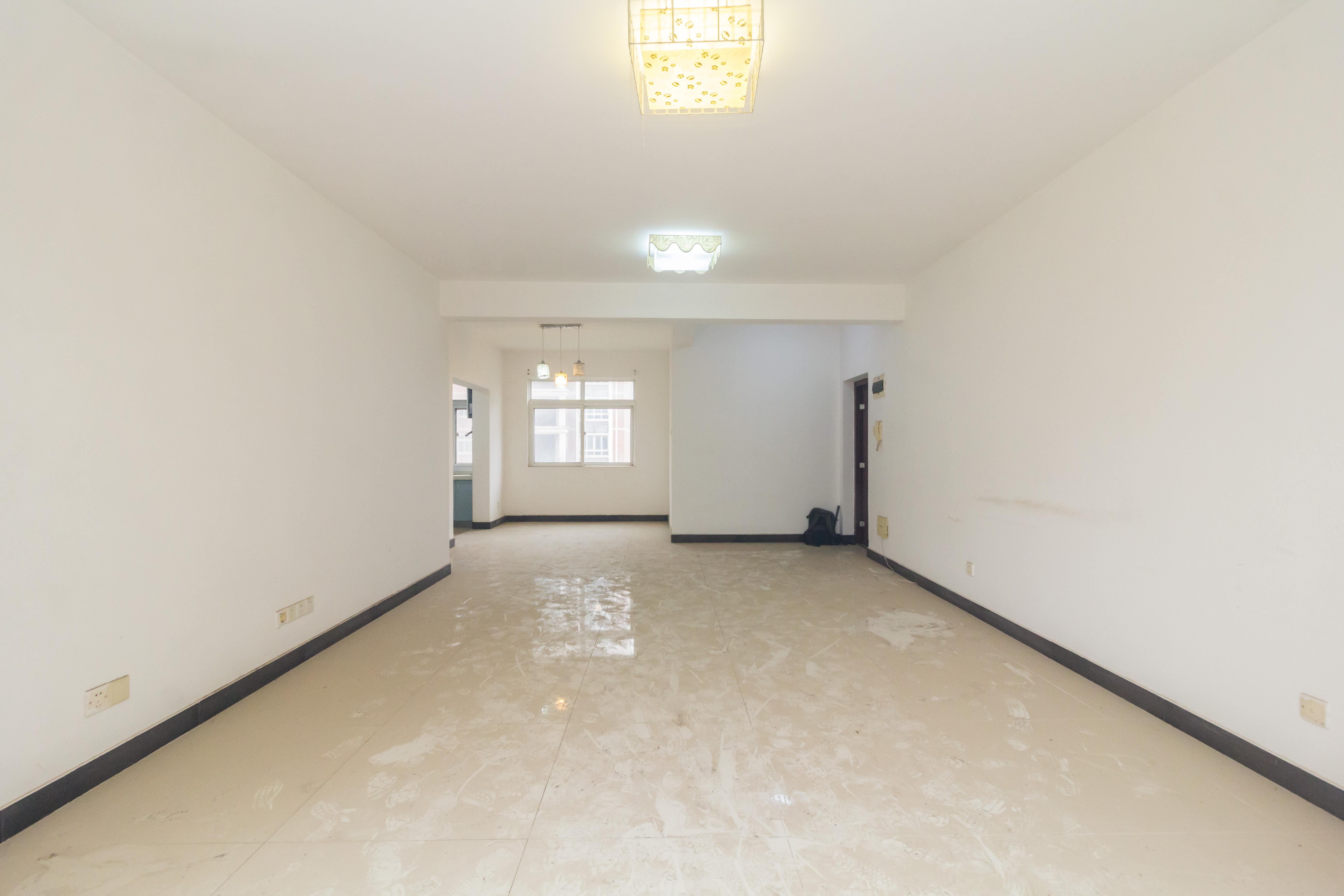 嘉盛和园  4室2厅2卫   100.00万 嘉盛和园  4室2厅2卫   100.00万客厅