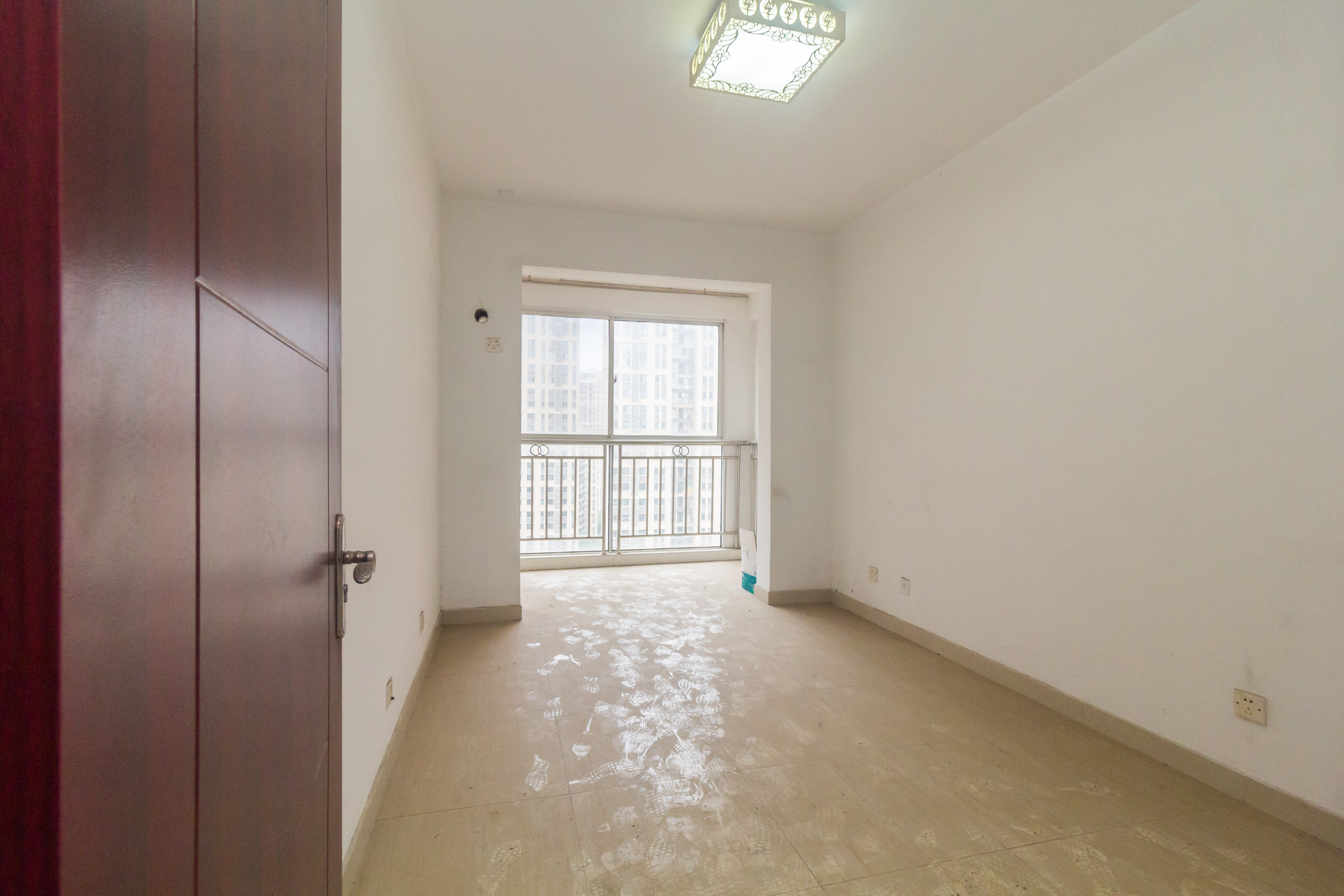 嘉盛和园  4室2厅2卫   100.00万 嘉盛和园  4室2厅2卫   100.00万卧室