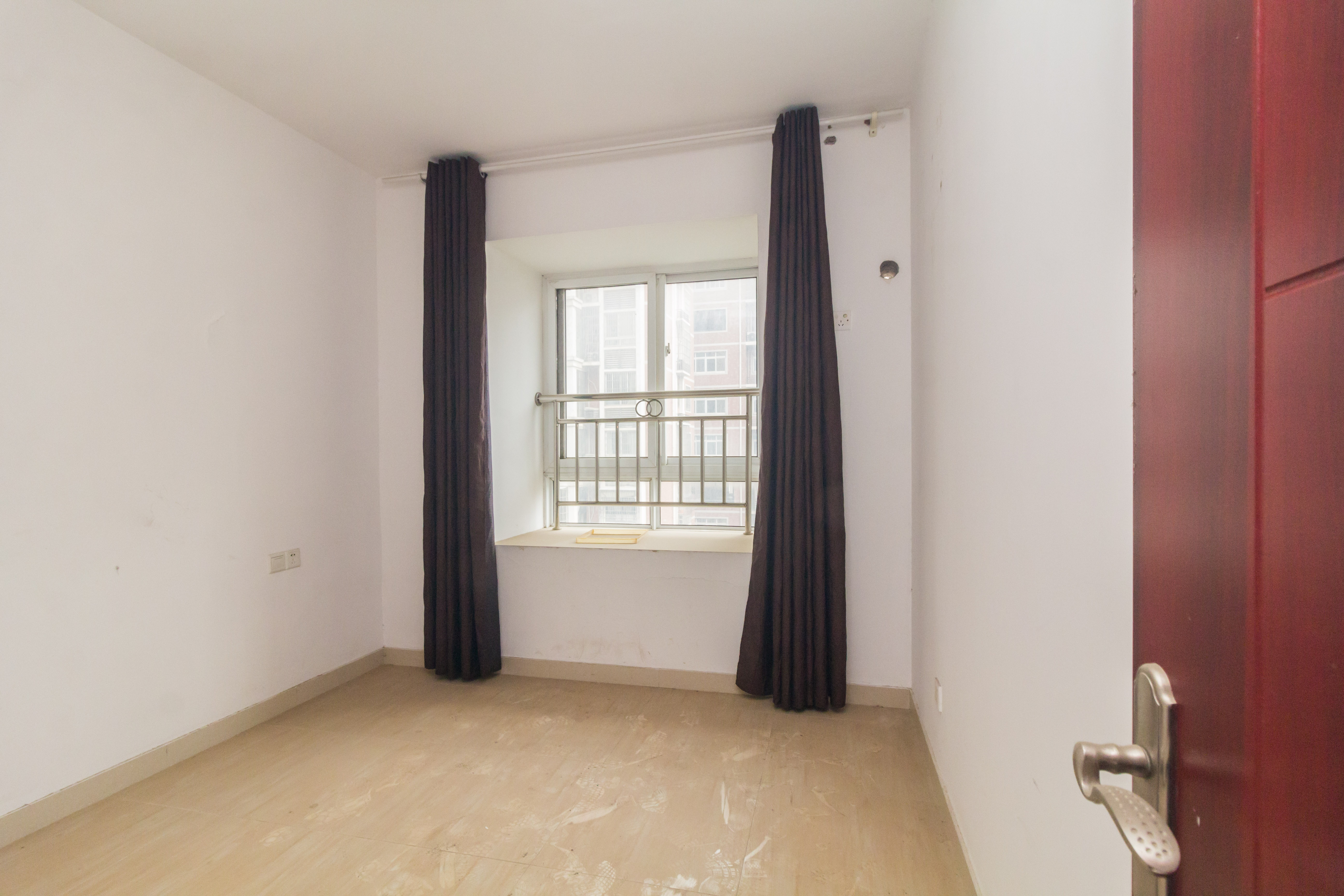 嘉盛和园  4室2厅2卫   100.00万 嘉盛和园  4室2厅2卫   100.00万卧室