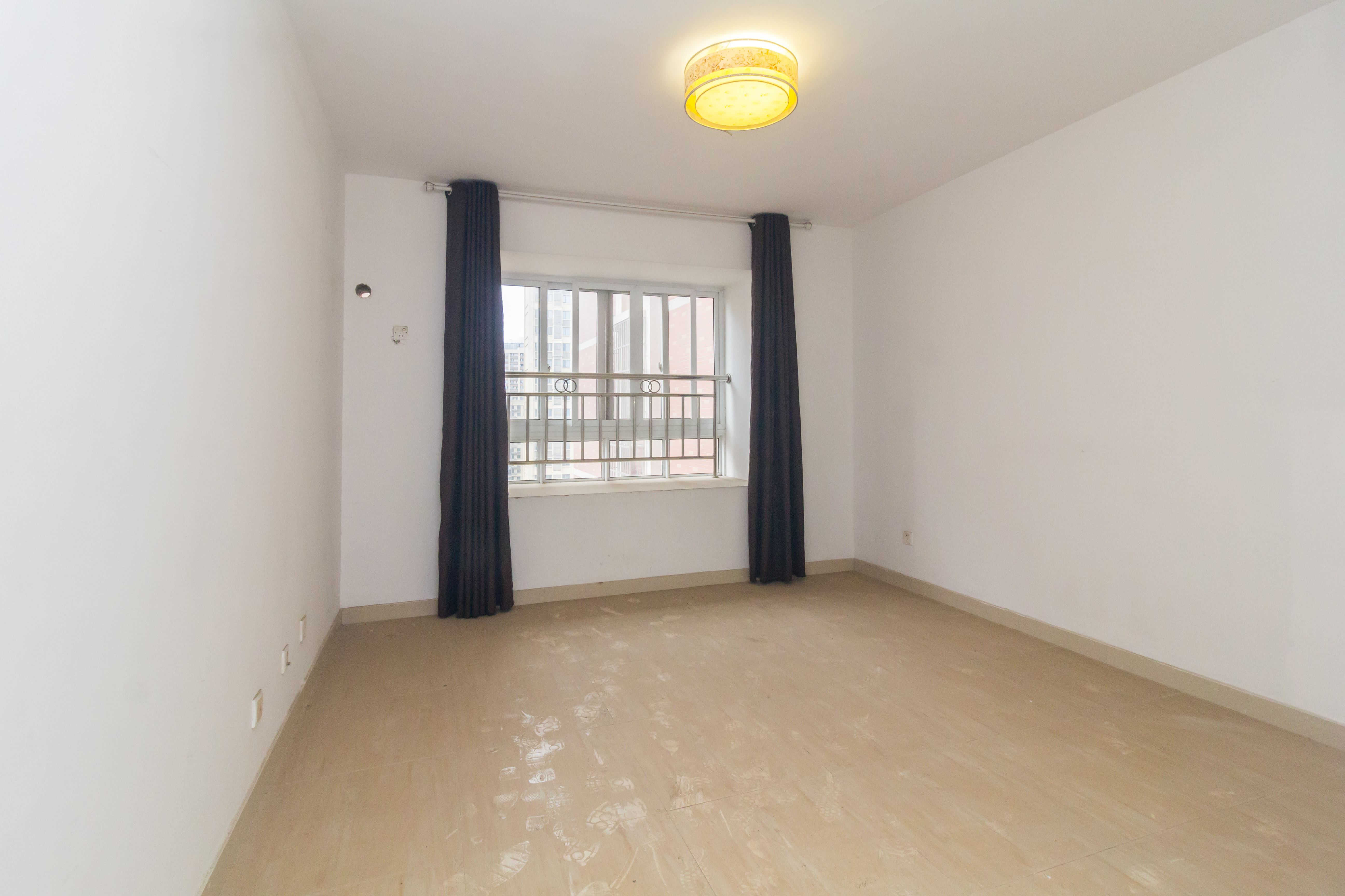 嘉盛和园  4室2厅2卫   100.00万 嘉盛和园  4室2厅2卫   100.00万卧室