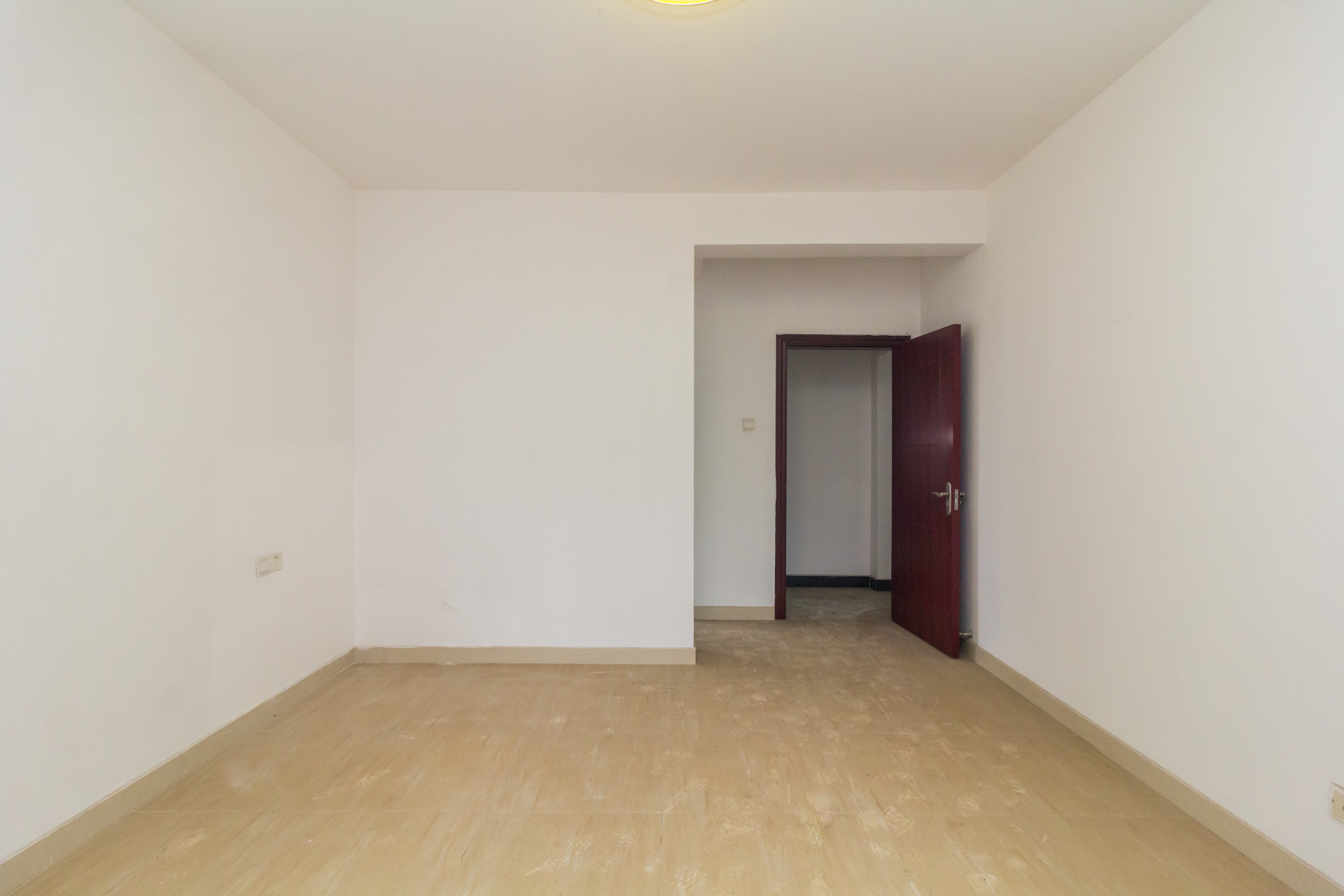 嘉盛和园  4室2厅2卫   100.00万 嘉盛和园  4室2厅2卫   100.00万卧室