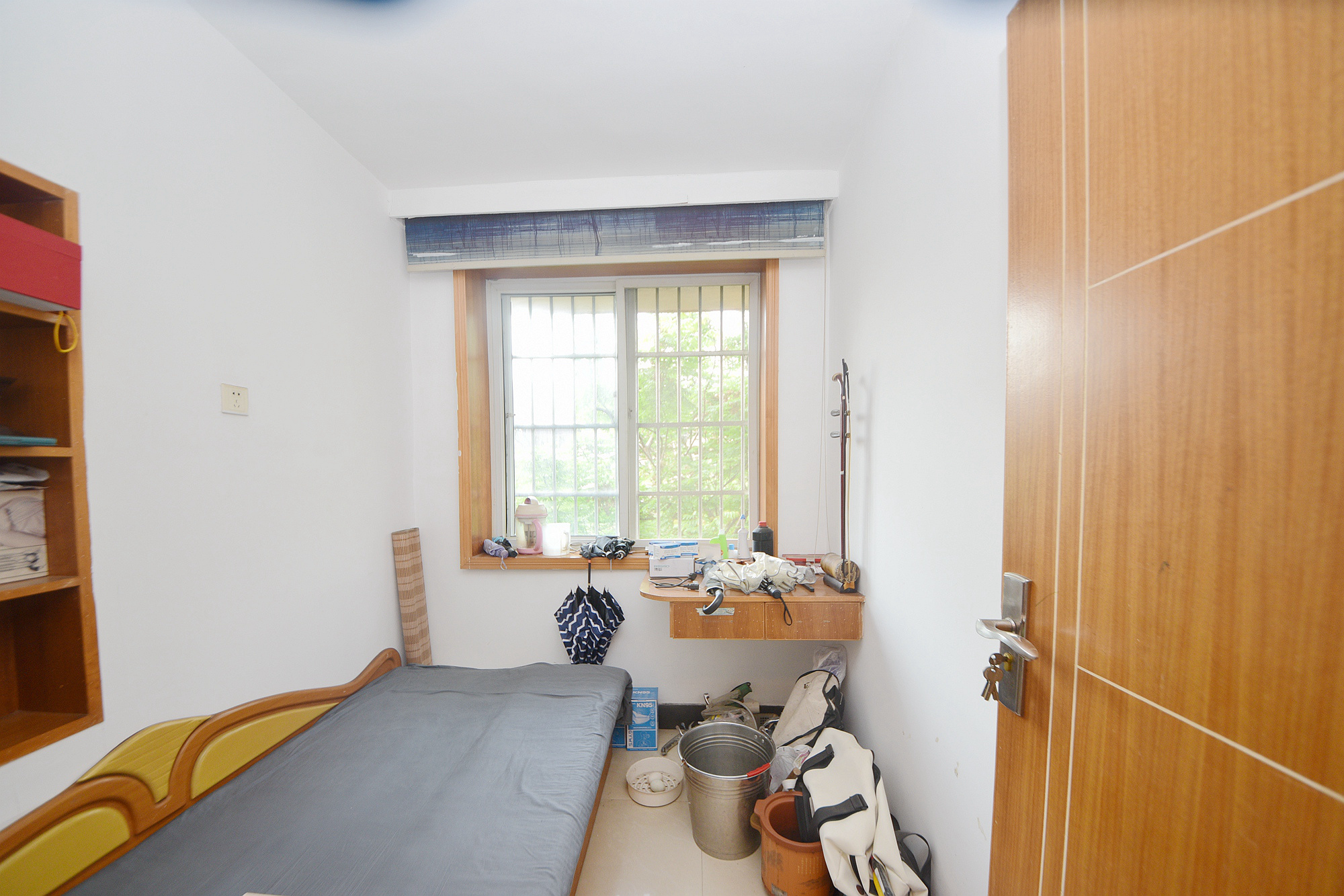 红旗社区  3室2厅1卫   80.00万卧室