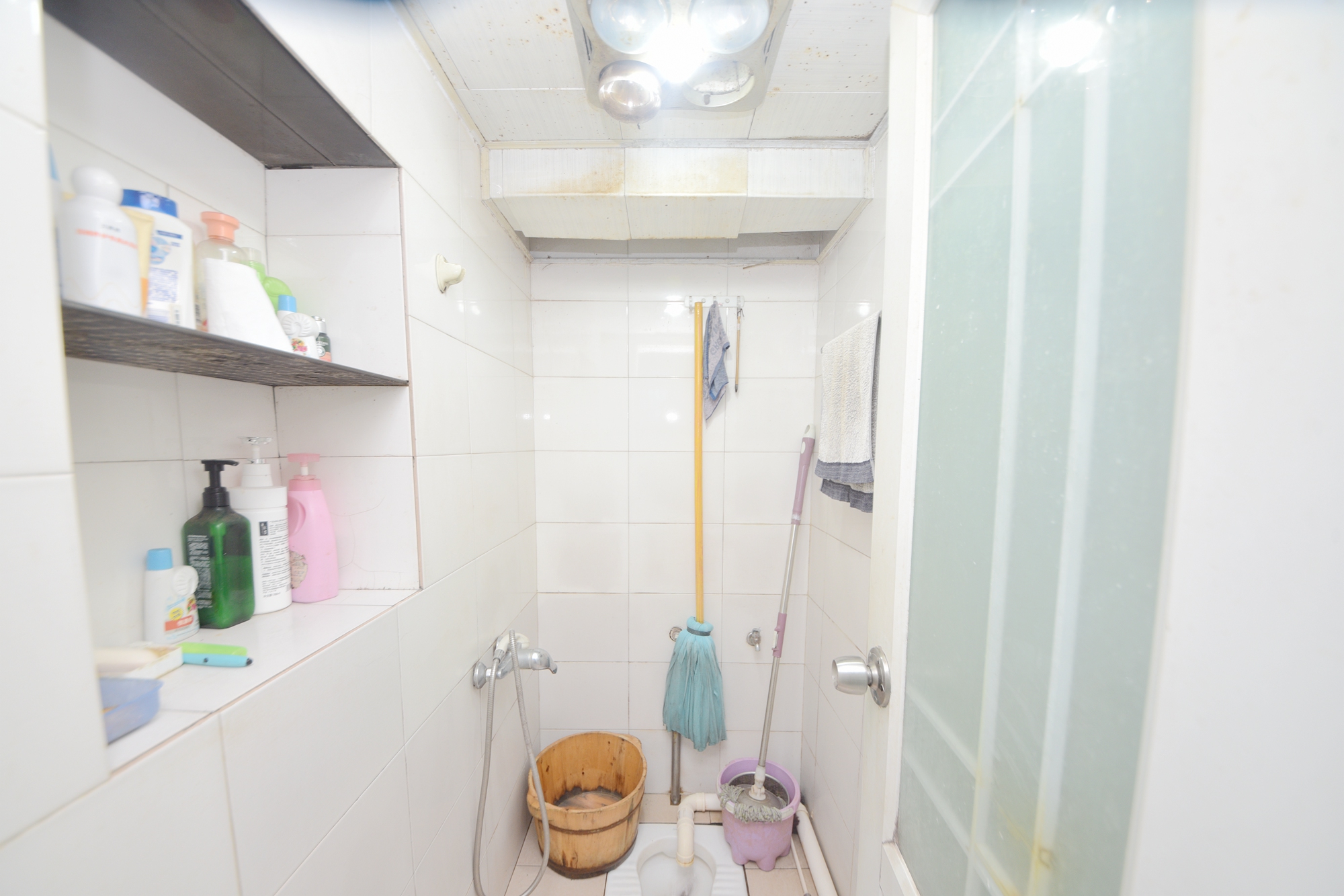 红旗社区  3室2厅1卫   80.00万卫生间