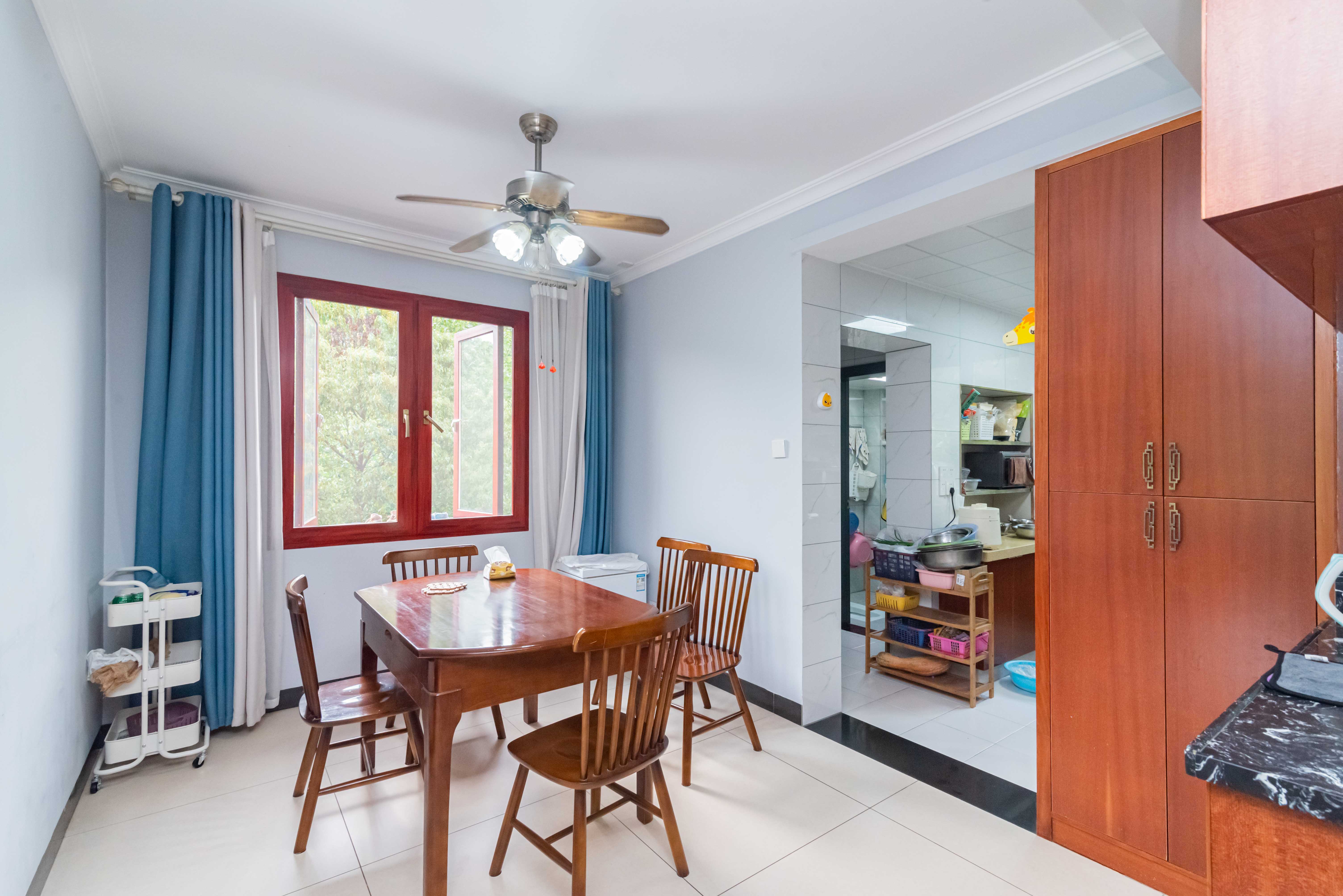 学府华庭 3室2厅2卫 104.8万 学府华庭 3室2厅2卫 104.8万客厅