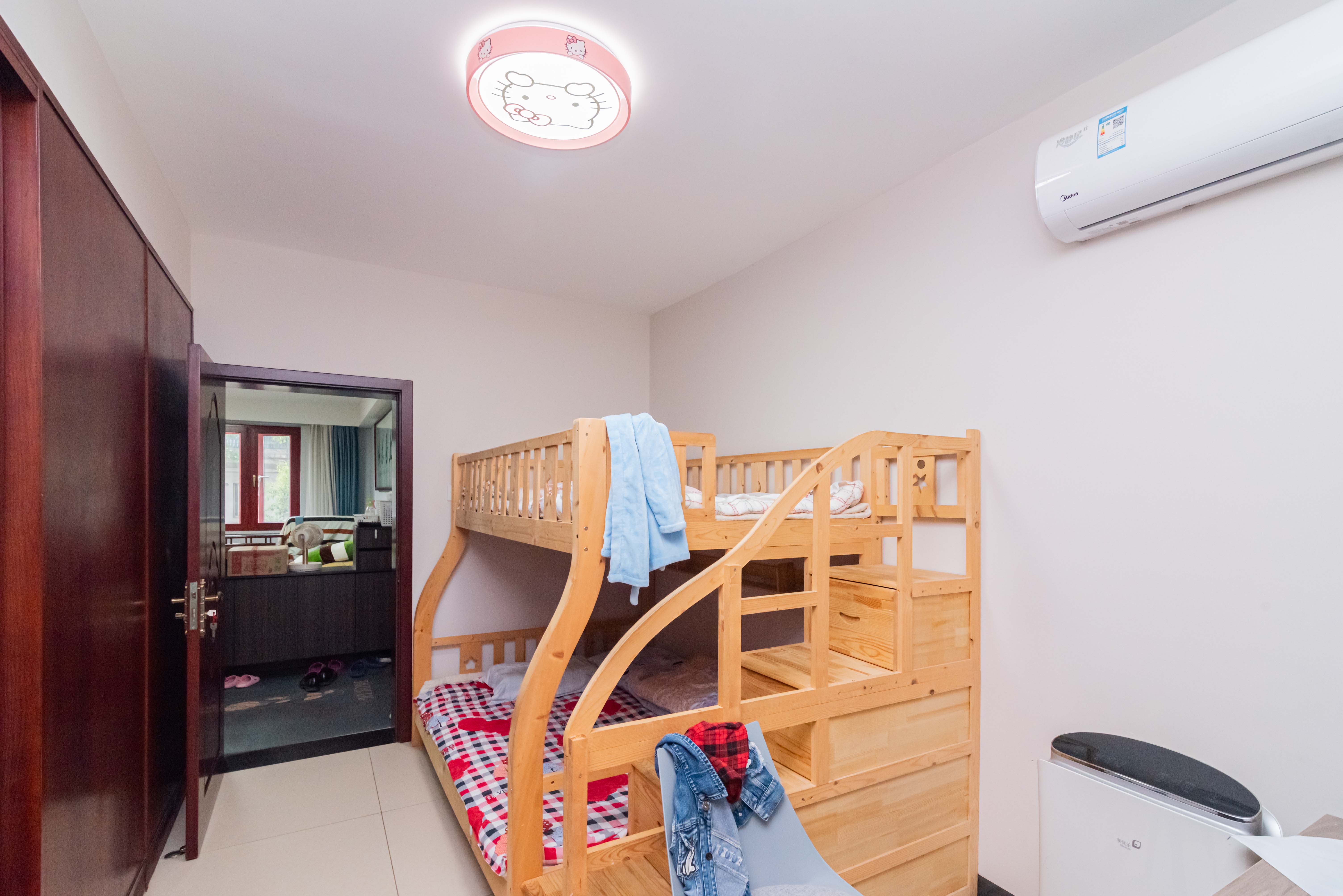 学府华庭 3室2厅2卫 104.8万 学府华庭 3室2厅2卫 104.8万卧室