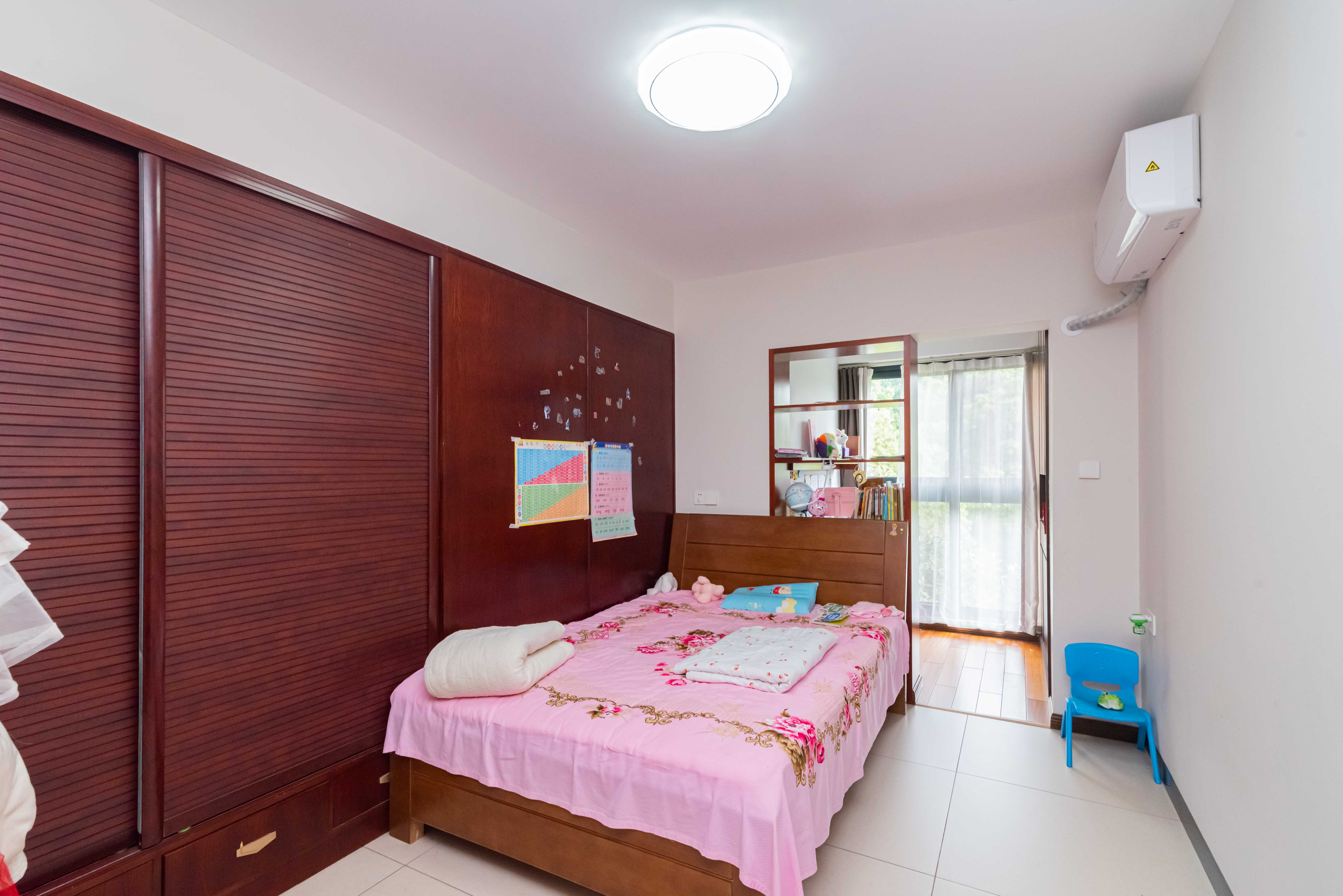 学府华庭 3室2厅2卫 104.8万 学府华庭 3室2厅2卫 104.8万卧室