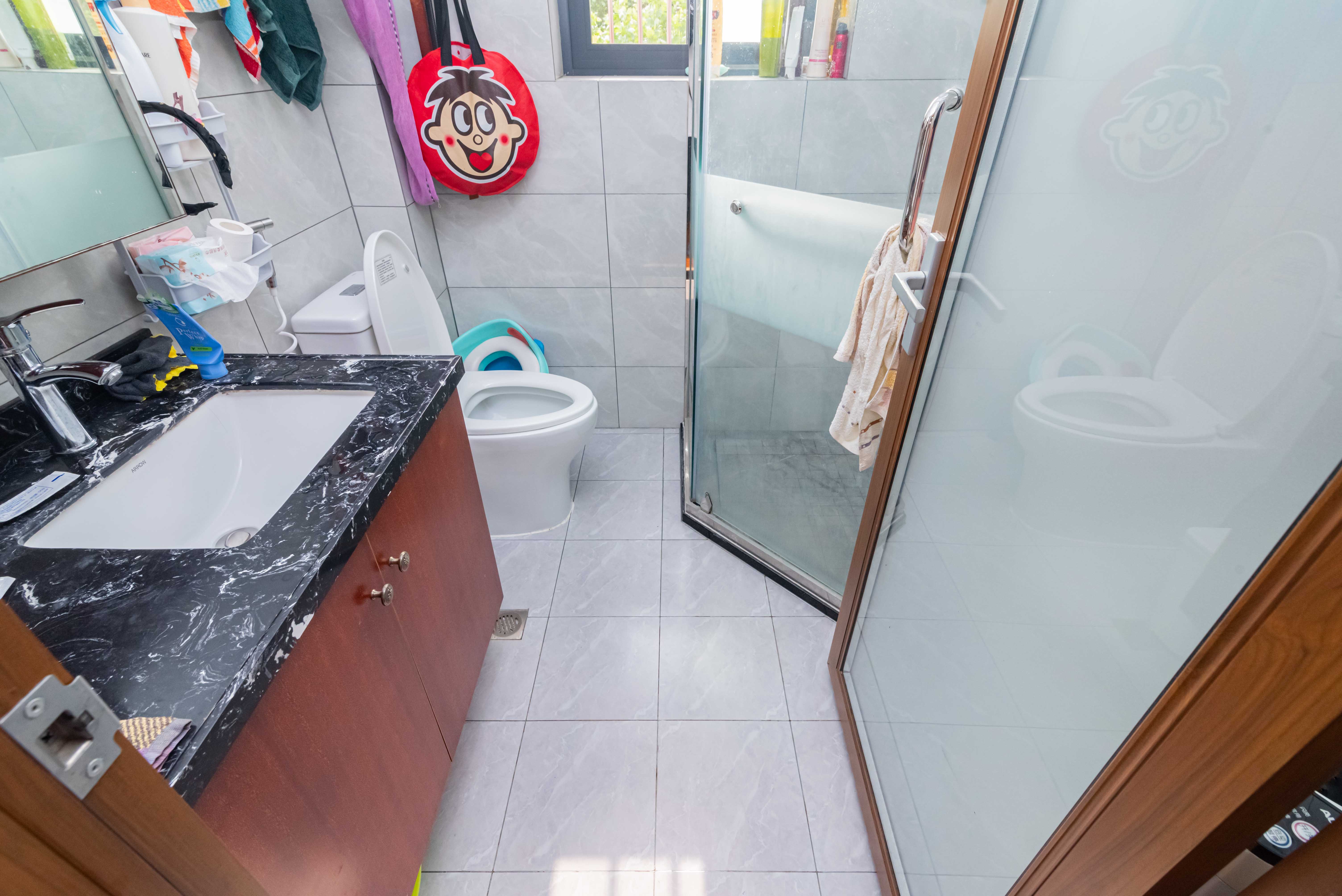 学府华庭 3室2厅2卫 104.8万 学府华庭 3室2厅2卫 104.8万卫生间