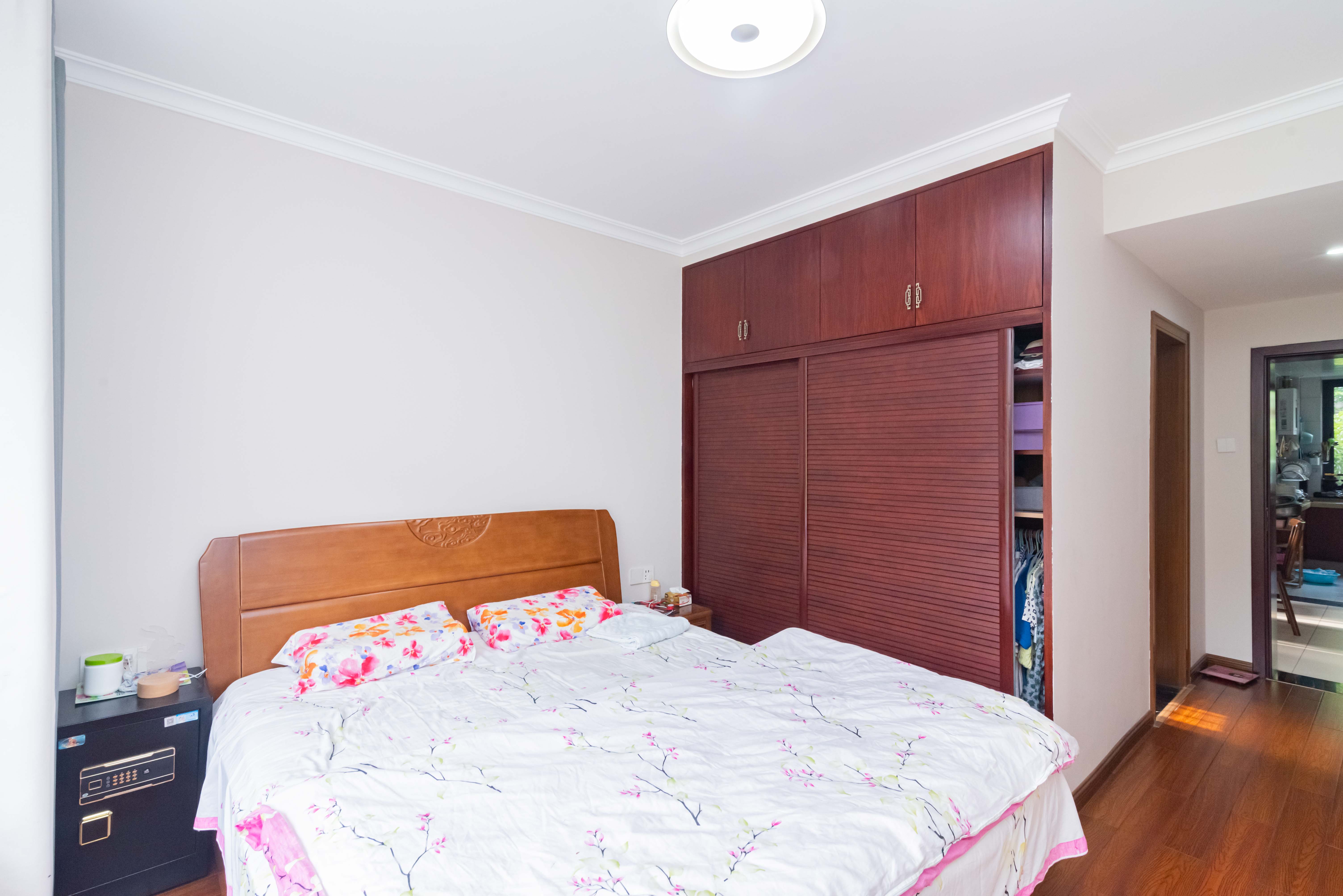 学府华庭 3室2厅2卫 104.8万 学府华庭 3室2厅2卫 104.8万卧室