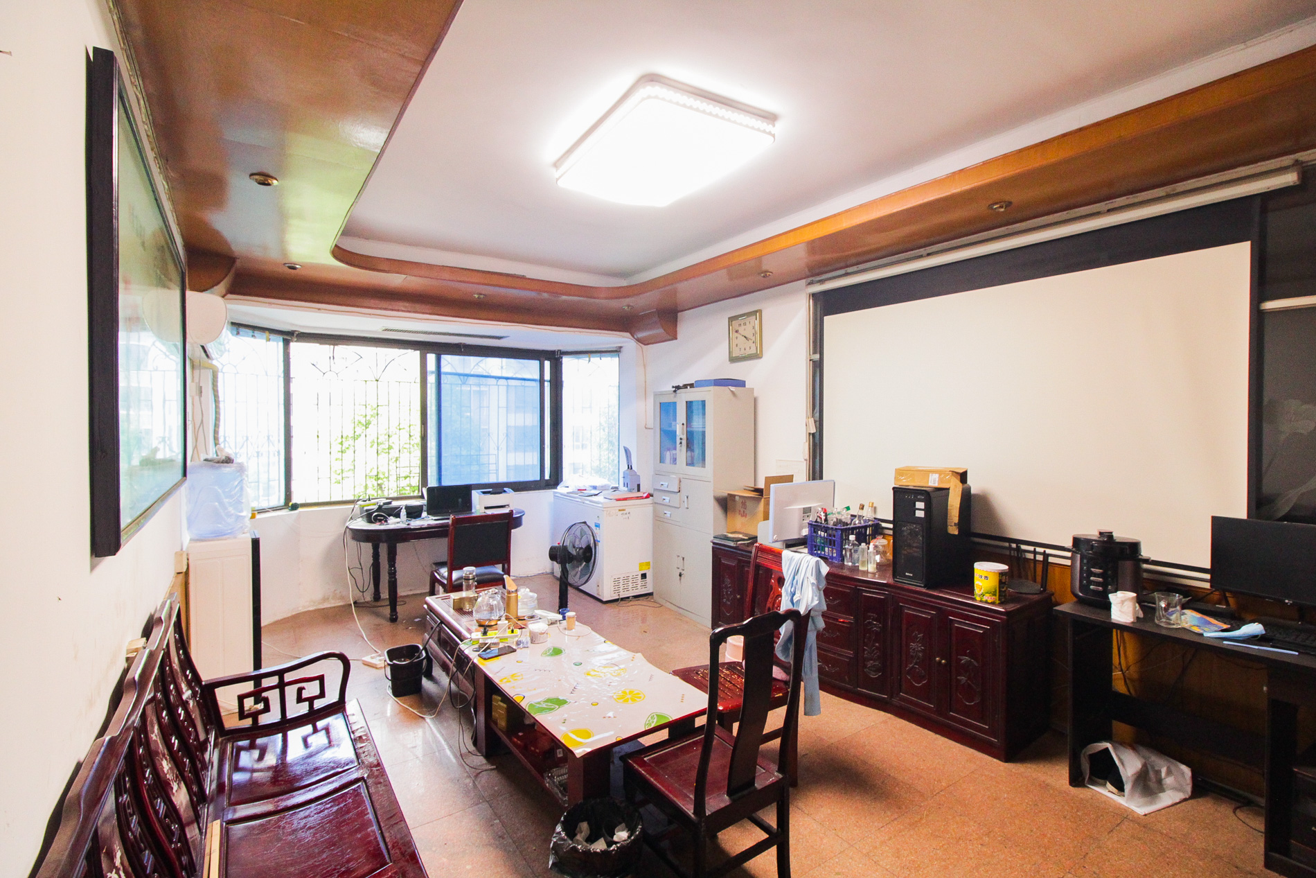 路桥宿舍  4室2厅2卫   105.00万客厅